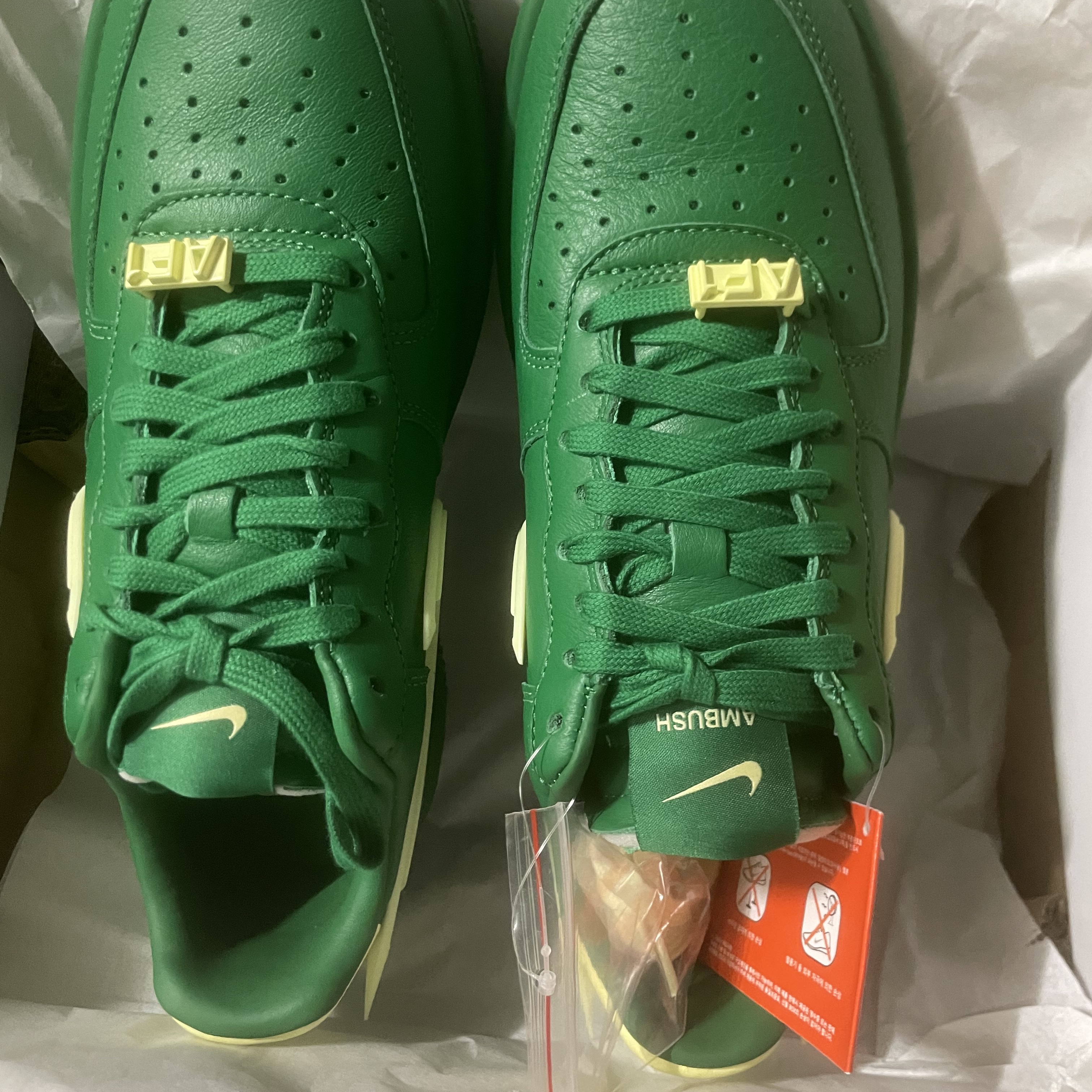 Nike x Ambush Air Force 1 Low SP Pine Green and Citron 착용 스타일 - 3