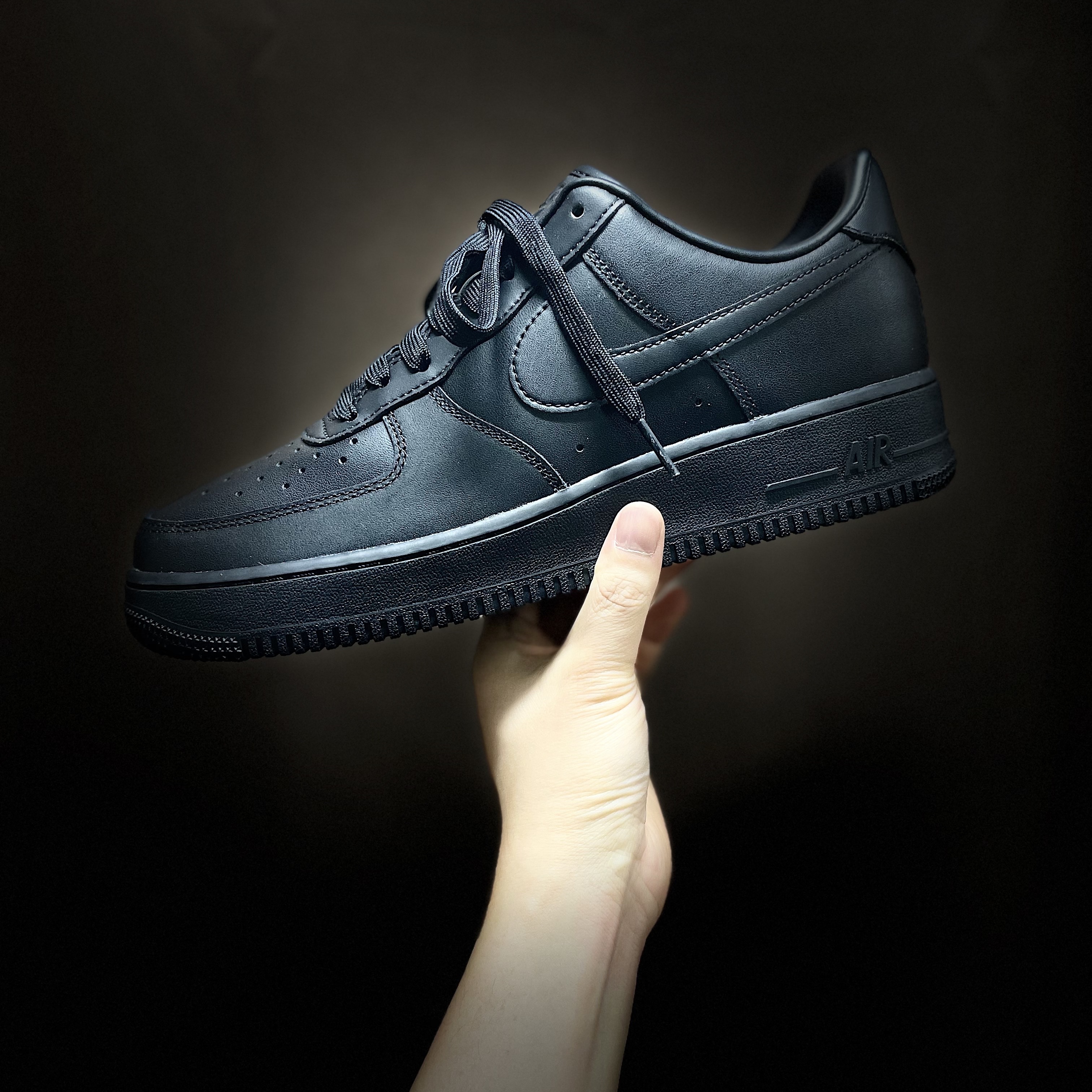 Nike Air Force 1 '07 Fresh Black 착용 스타일 - 1