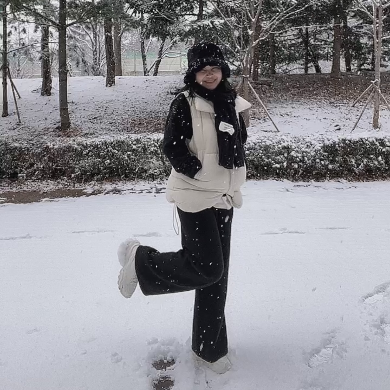 (W) Nike TC 7900 Summit White 착용 스타일