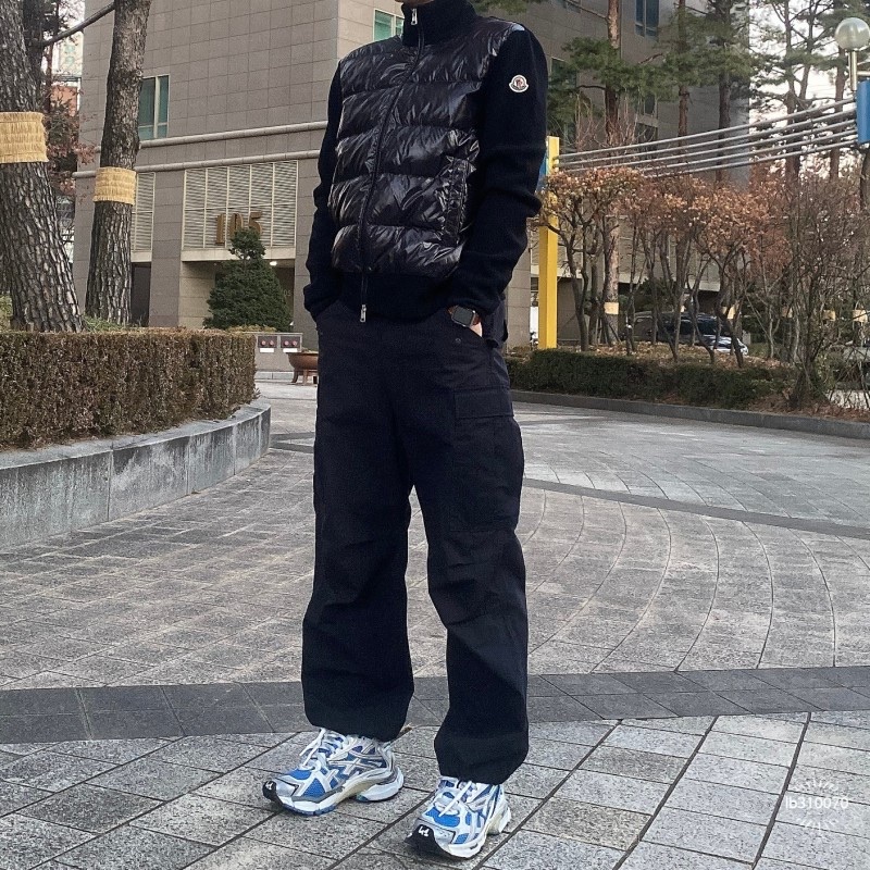Moncler Graphic Padded Wool Cardigan Black - 22FW, Balenciaga Runner Sneakers Blue White 착용 스타일 - 4