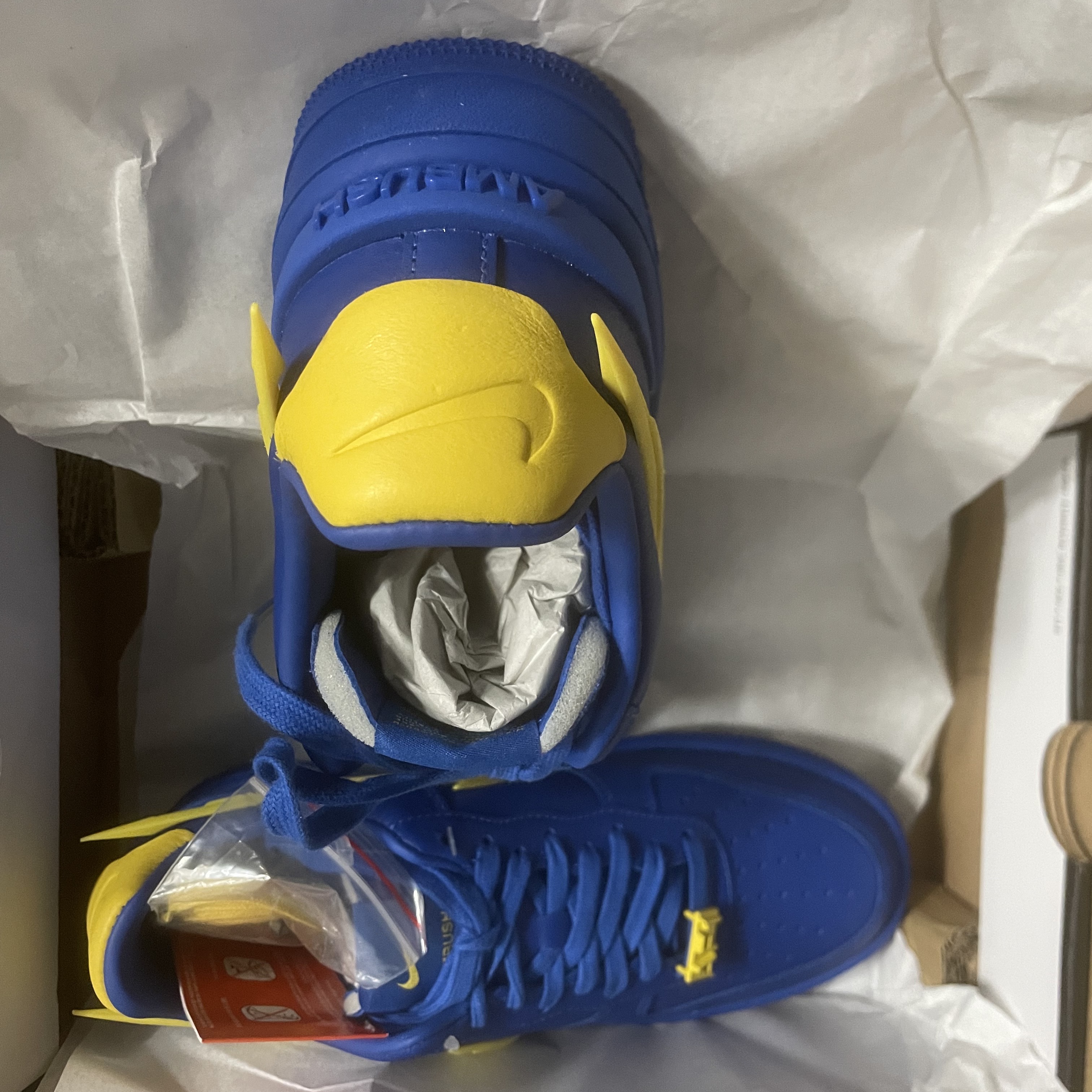 Nike x Ambush Air Force 1 Low SP Game Royal and Vivid Sulfur 착용 스타일 - 3