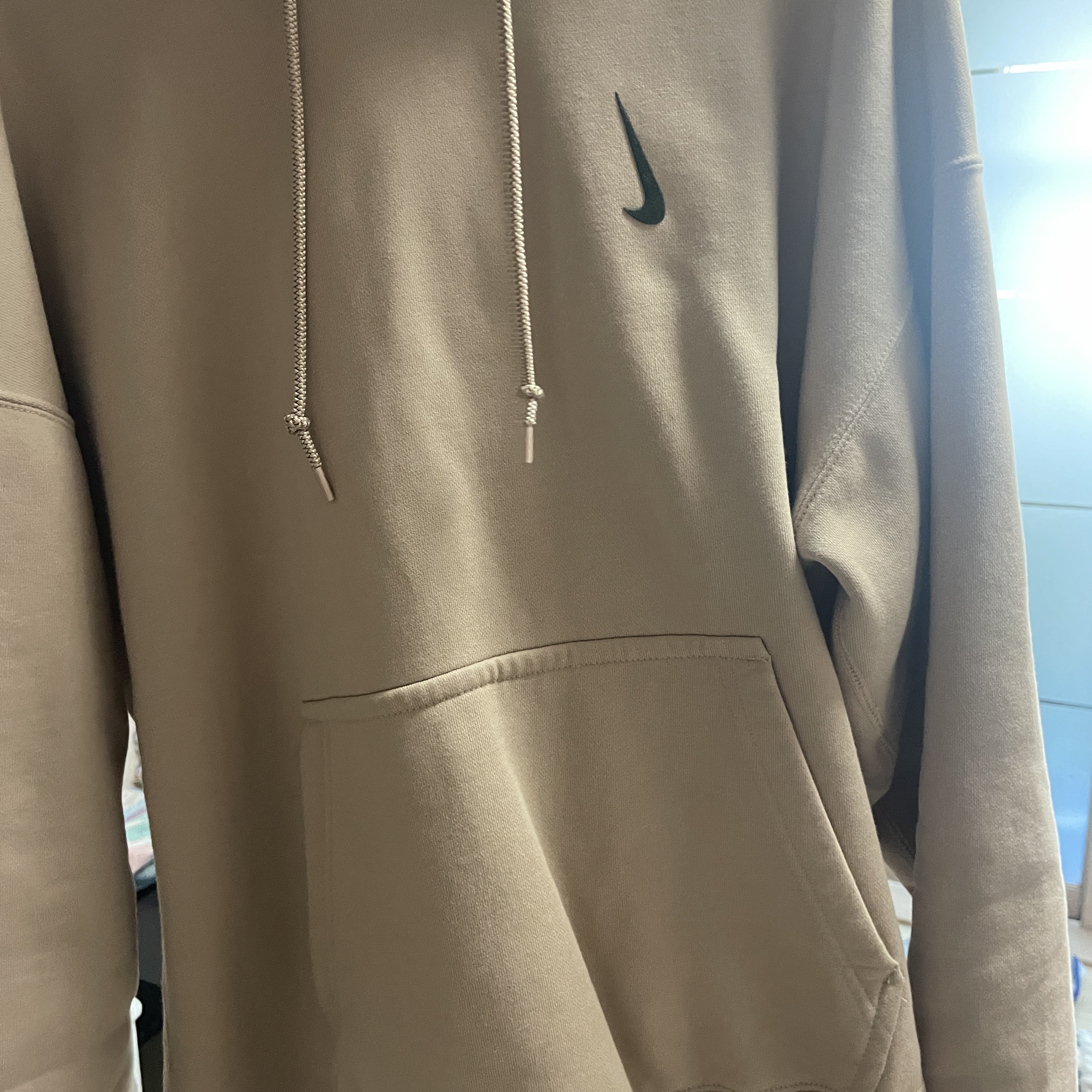 Nike x Billie Eilish NRG Fleece Hoodie Mushroom - Asia 착용 스타일