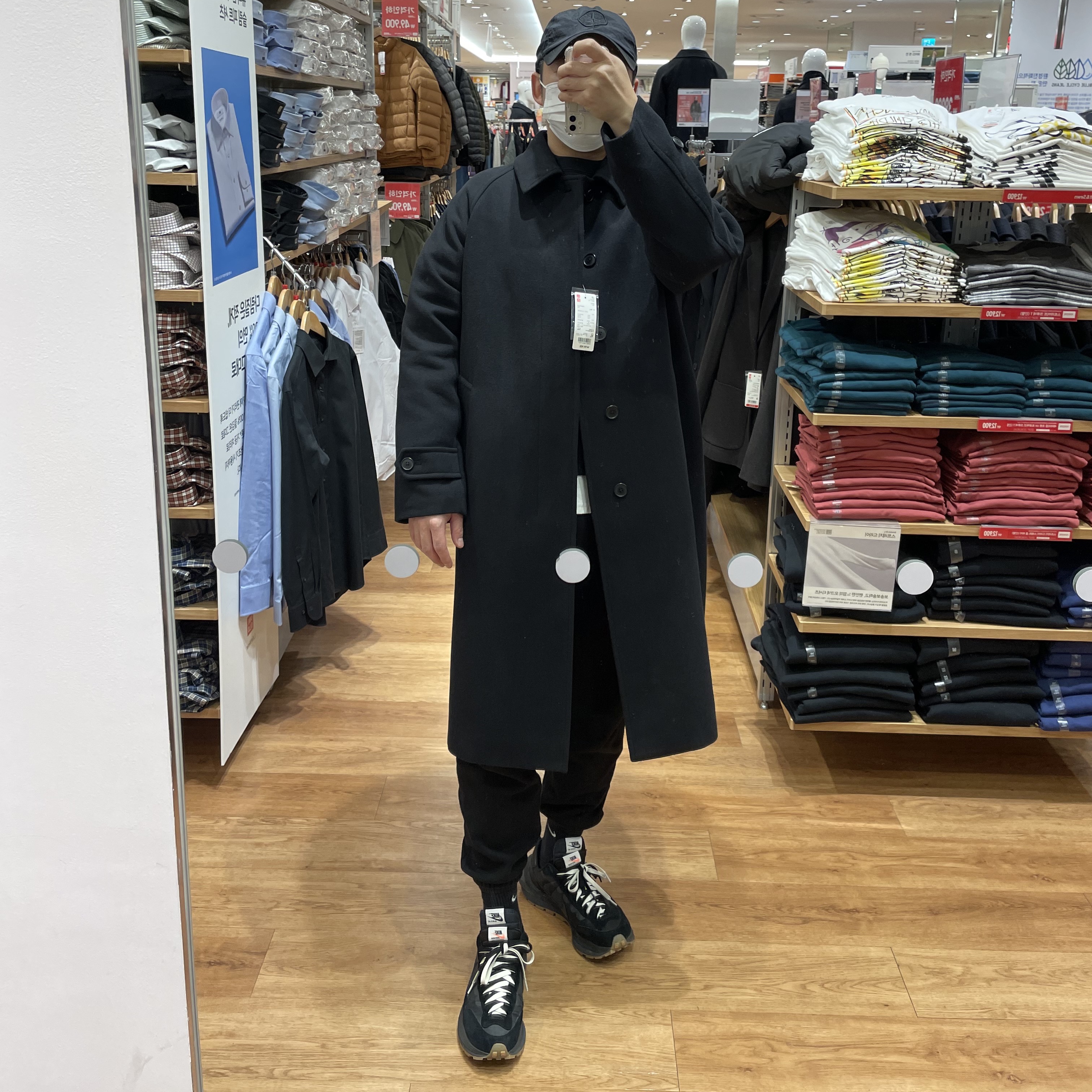 Stone Island 99576 Nylon Metal 6-Panel Cap Black, Nike x Sacai VaporWaffle Black and Gum 착용 스타일 - 1