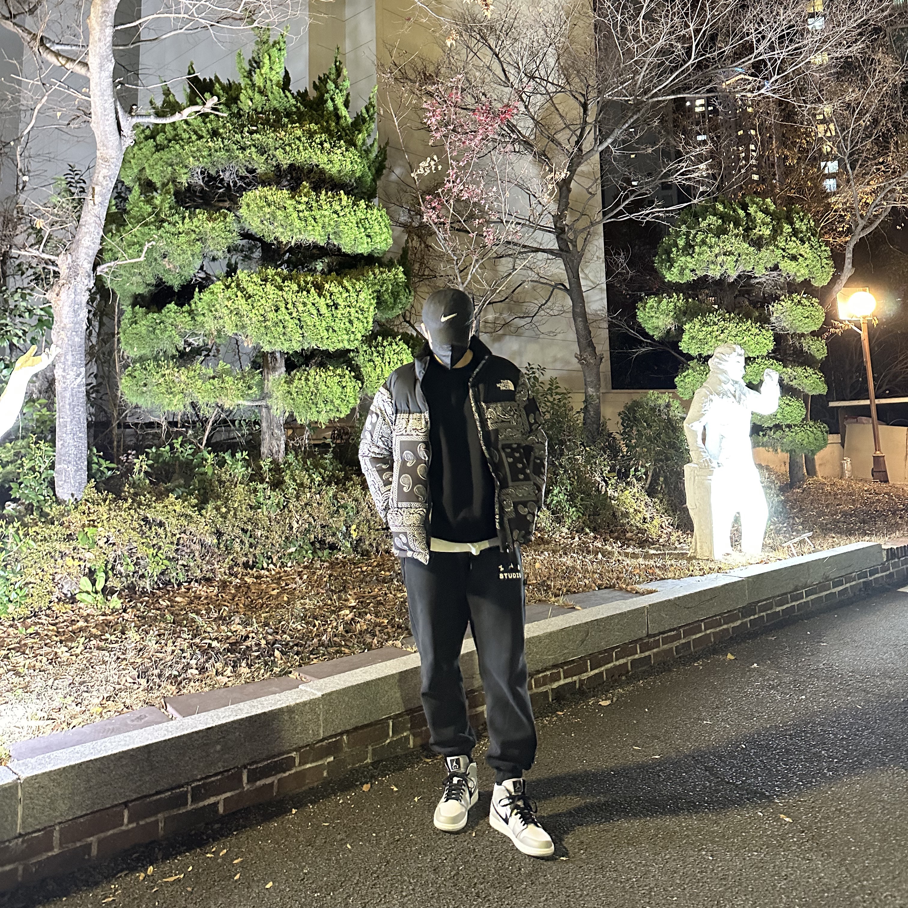 The North Face Nuptse Down Jacket Black, IAB Studio Sweatpants Black White - 19FW 착용 스타일
