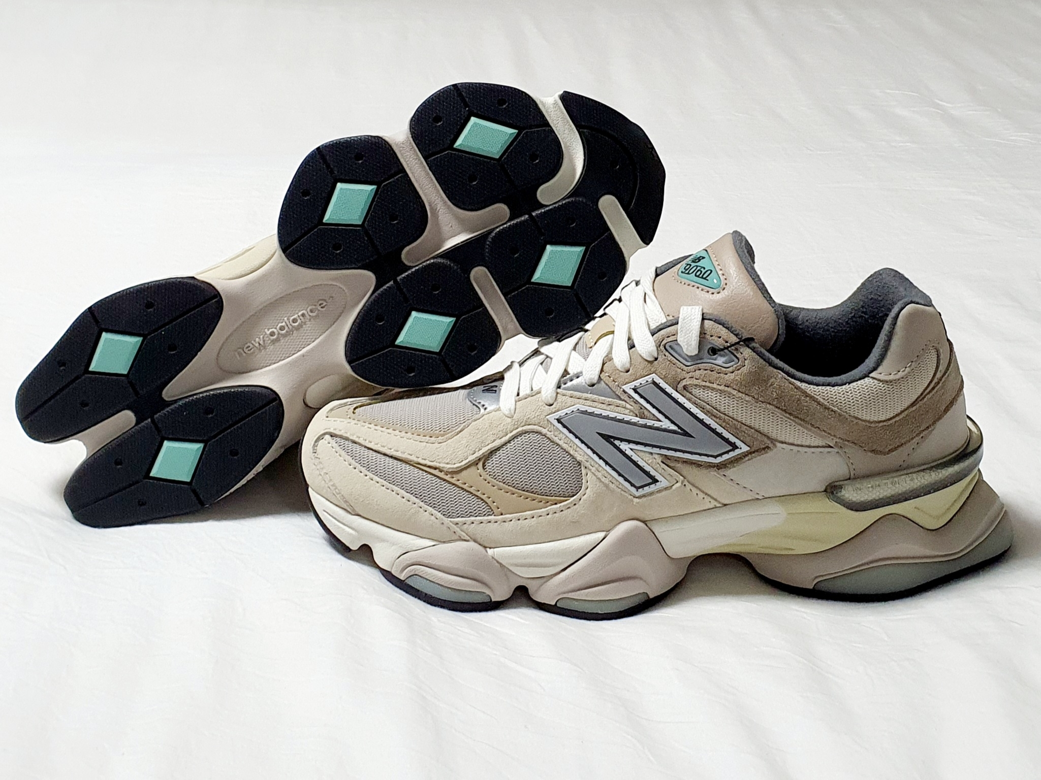 New Balance 9060 Sea Salt 착용 스타일 - 1
