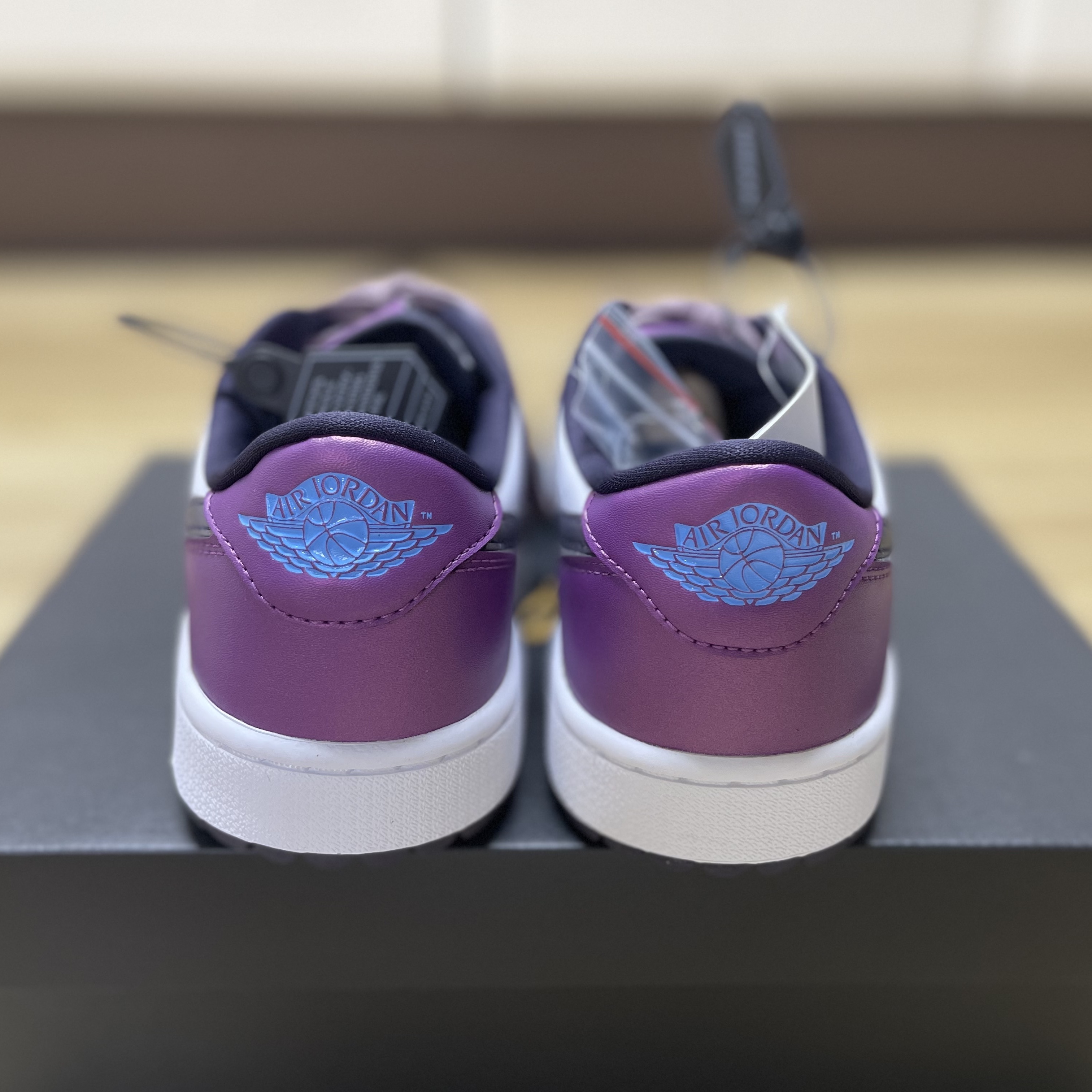 Jordan 1 Low Golf Cave Purple and Viotech 착용 스타일 - 3