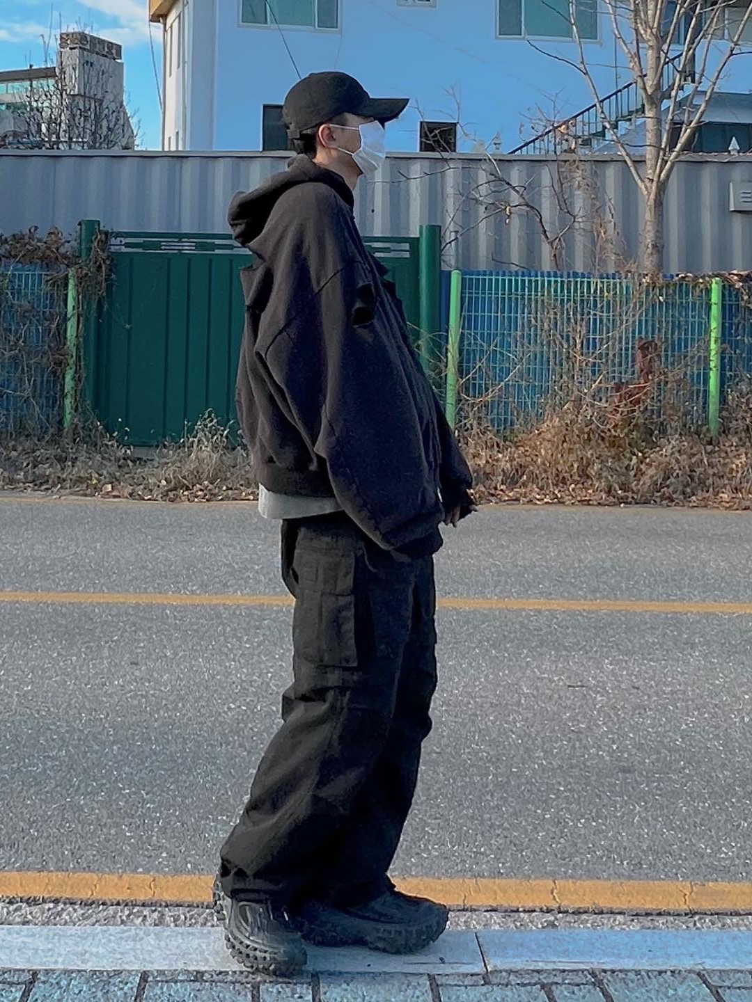 Balenciaga Defender Sneakers Black 착용 스타일