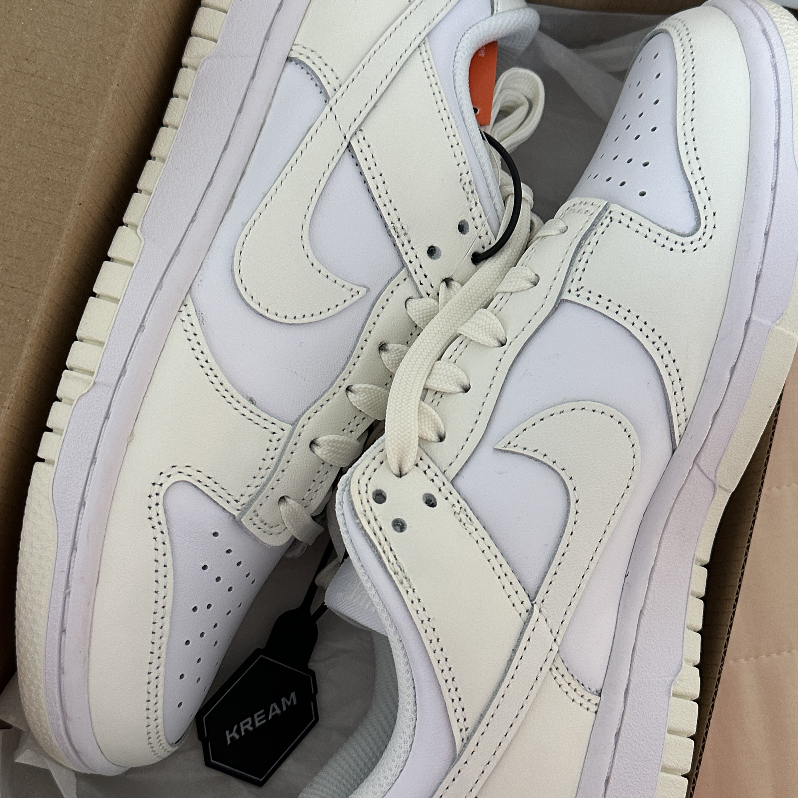 (W) Nike Dunk Low White and Sail 착용 스타일