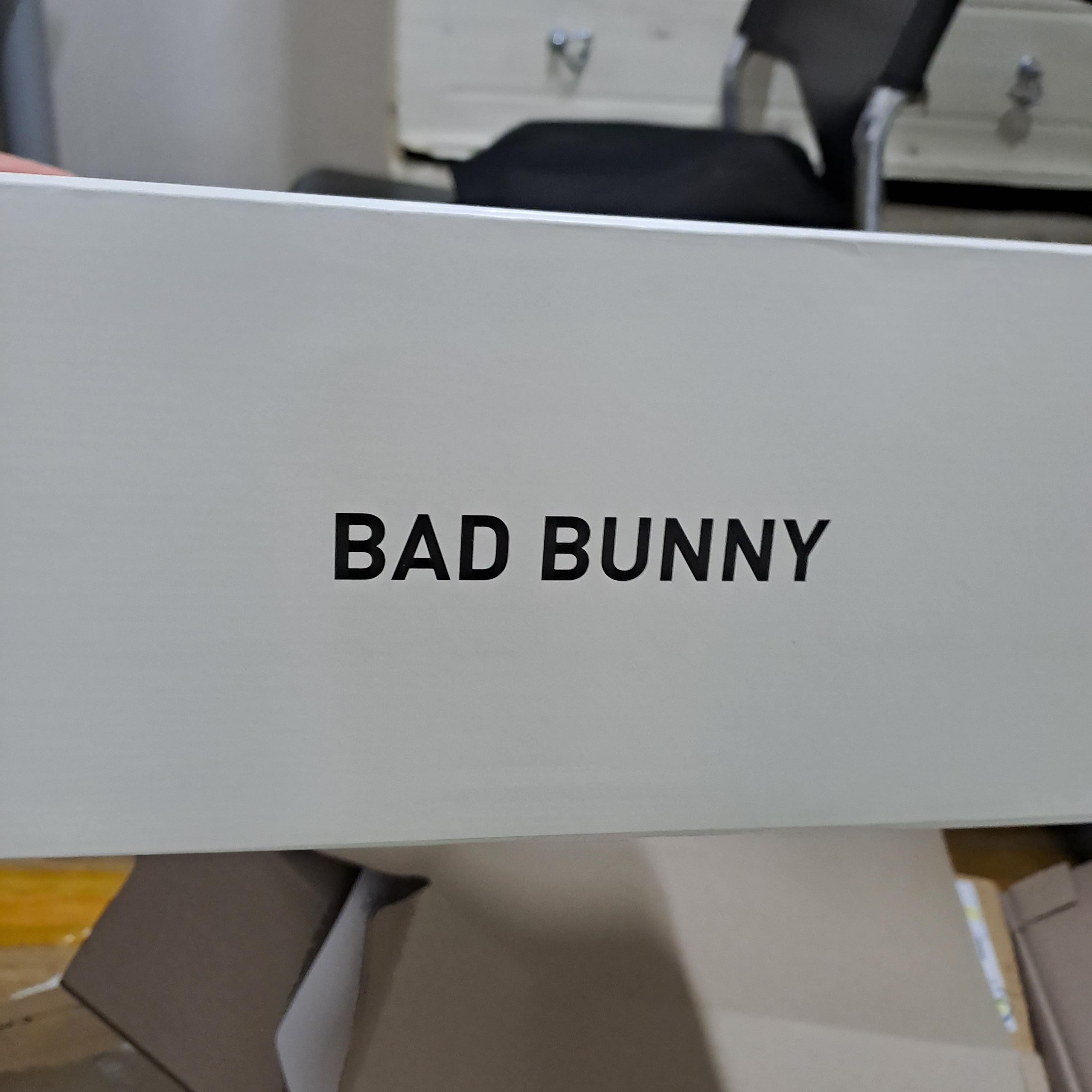 Adidas x Bad Bunny Forum Low Cloud White Clear Onix 착용 스타일 - 2