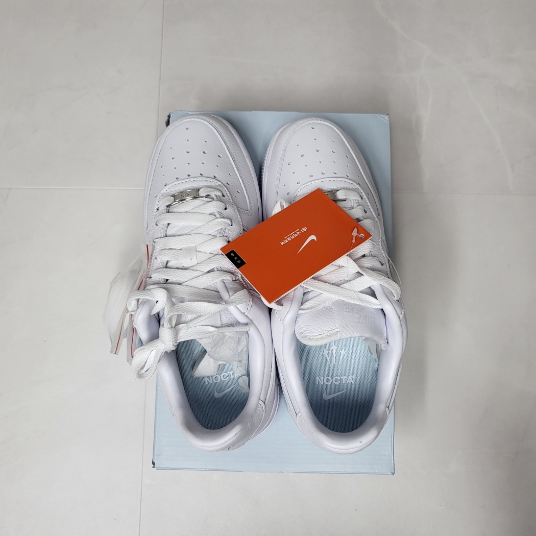 Nike x Drake Nocta Air Force 1 Low SP Certified Lover Boy White 착용 스타일 - 3