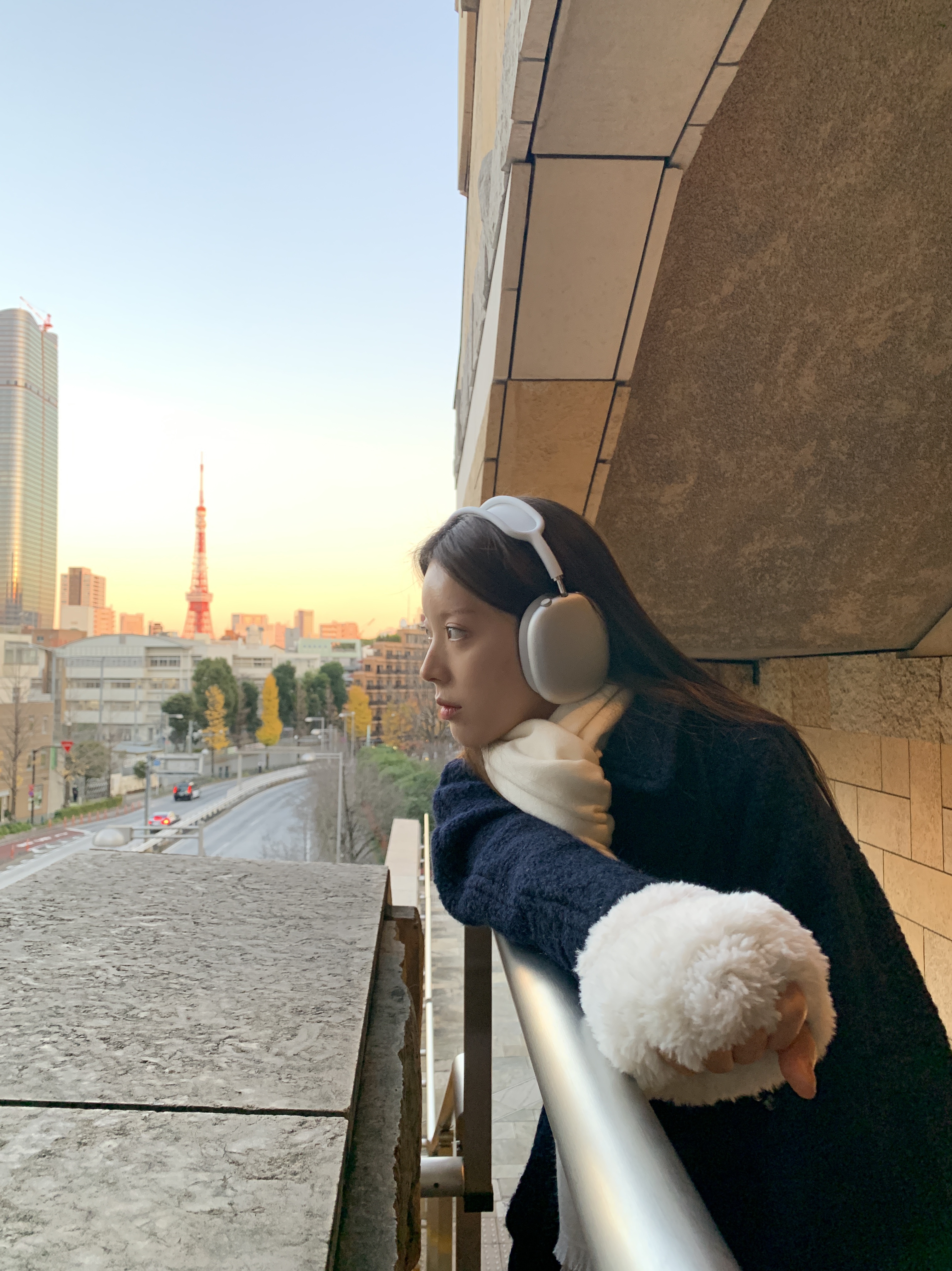 Apple AirPods Max Lightning Silver (Korean Ver.) 착용 스타일 - 2