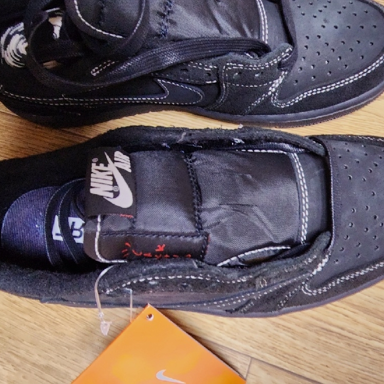 Jordan 1 x Travis Scott Retro Low OG SP Black Phantom 착용 스타일 - 3