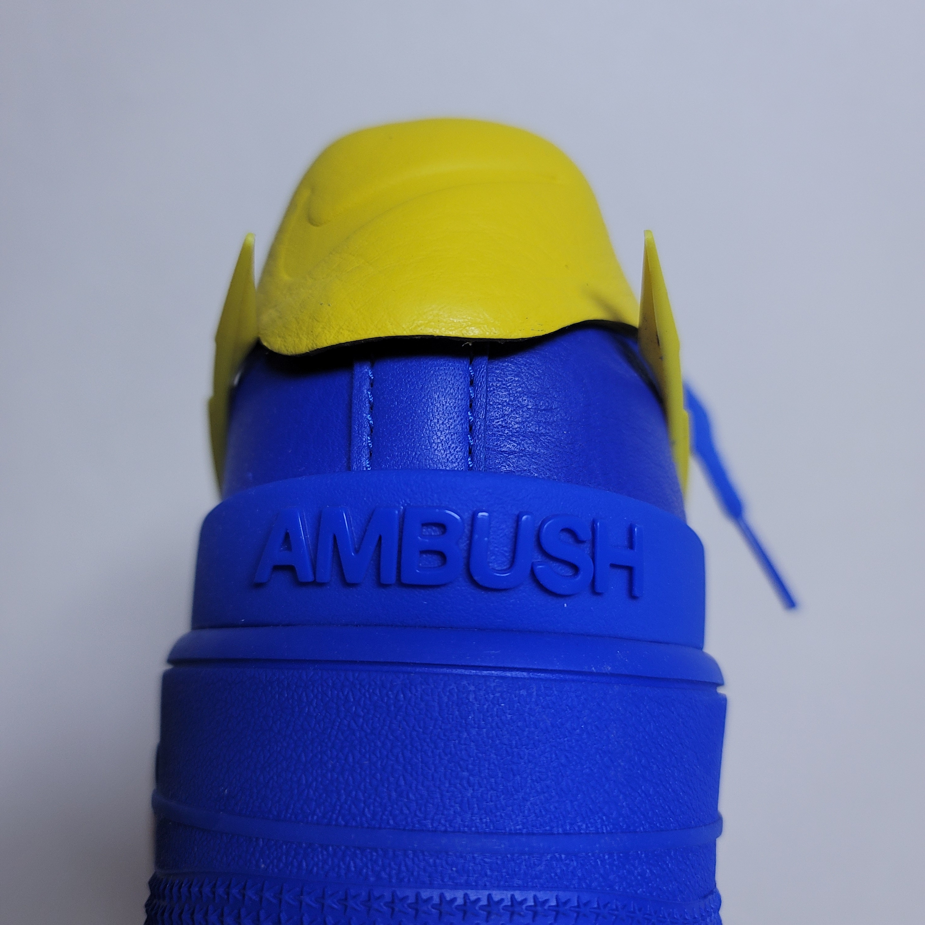 Nike x Ambush Air Force 1 Low SP Game Royal and Vivid Sulfur 착용 스타일 - 4