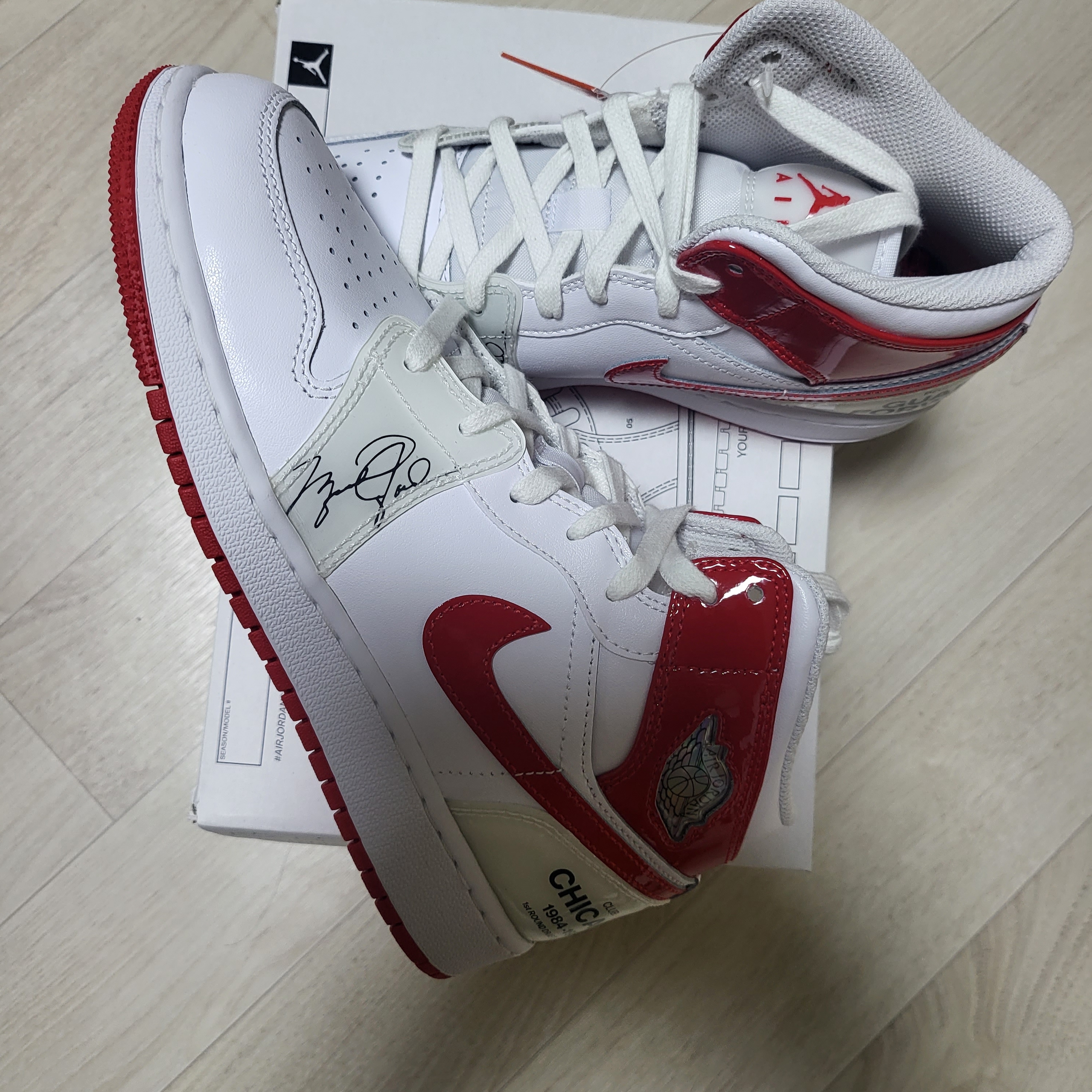 (GS) Jordan 1 Mid SS White University Red 착용 스타일 - 2