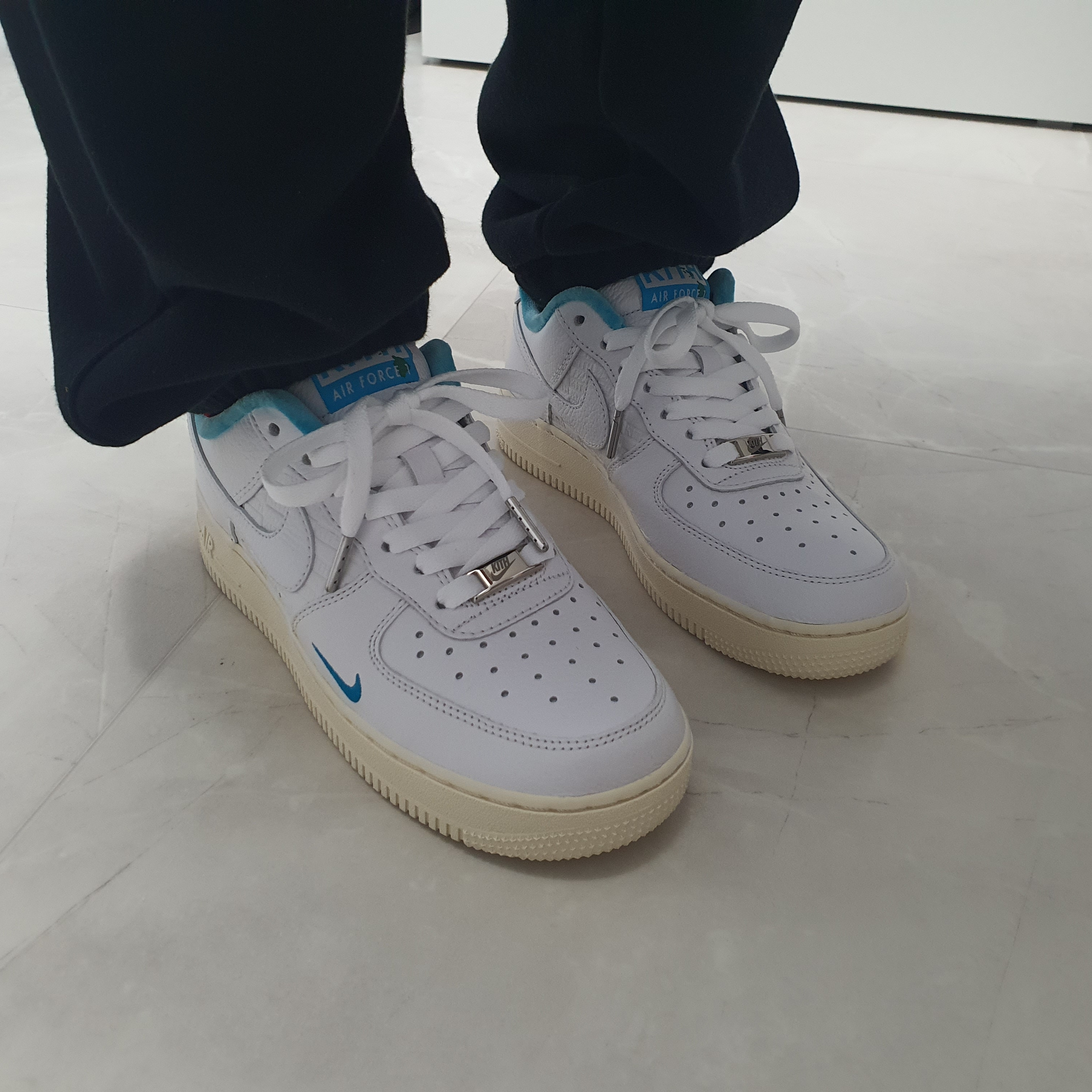 Nike x Kith Air Force 1 Low Hawaii 착용 스타일 - 2