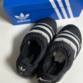 Adidas Puffylette Core Black 착용 스타일