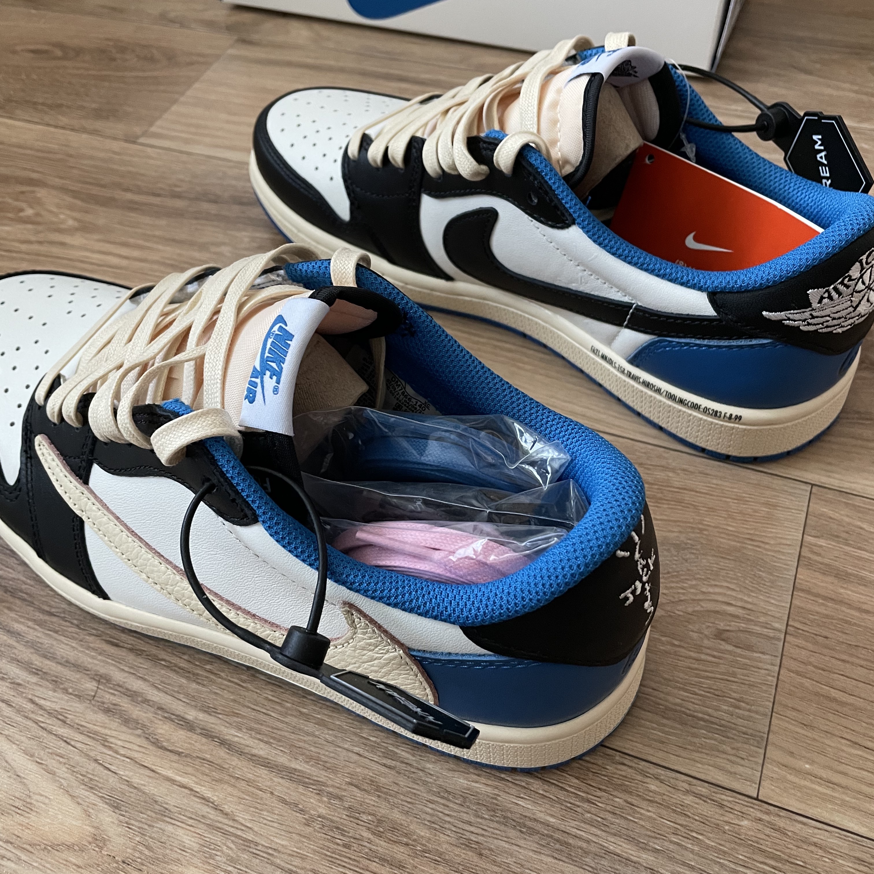 Jordan 1 x Travis Scott x Fragment Retro Low OG SP Military Blue 착용 스타일 - 2