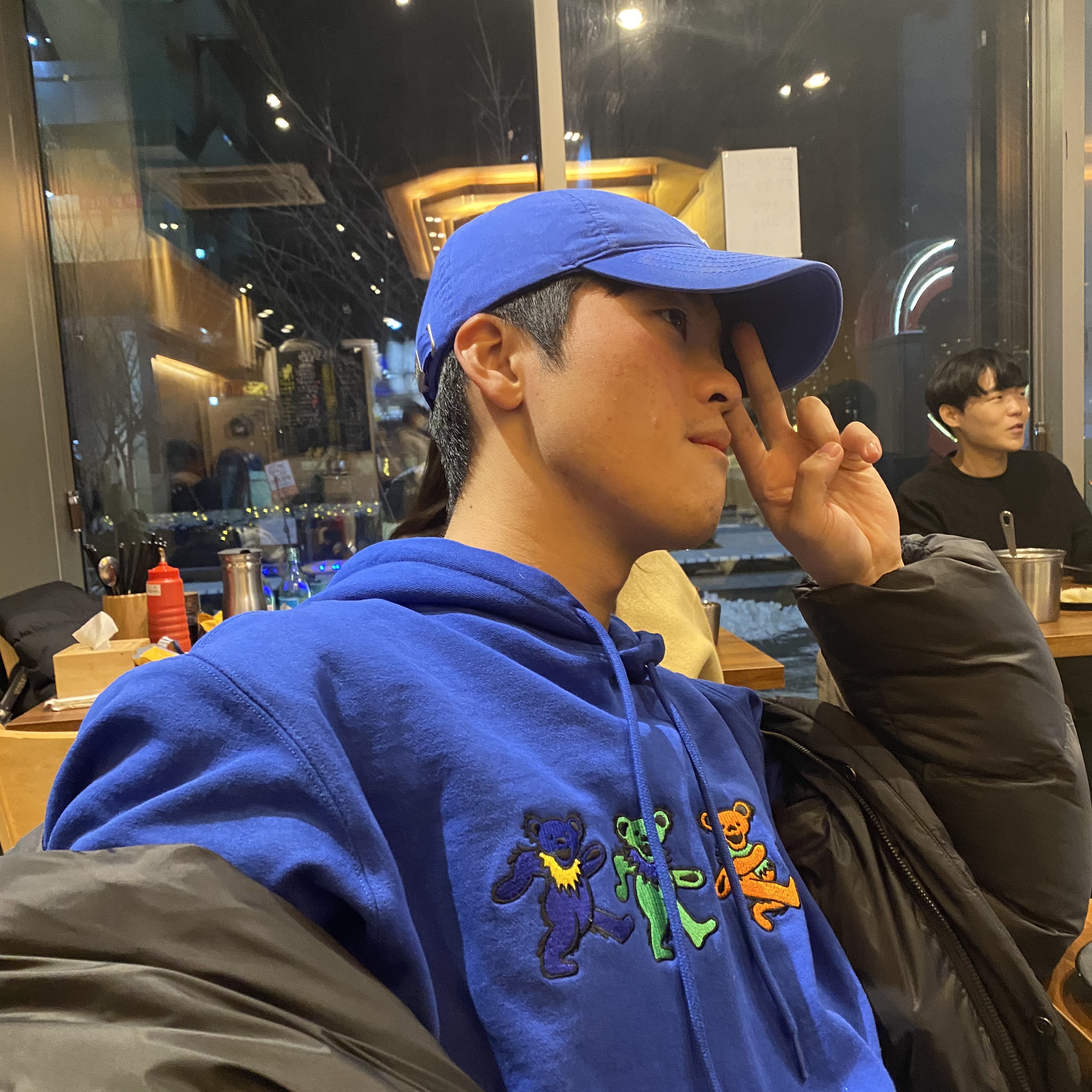 Thisisneverthat x Grateful Dead Dancing Bears Hoodie Blue, Adidas Puffylette Off White 착용 스타일