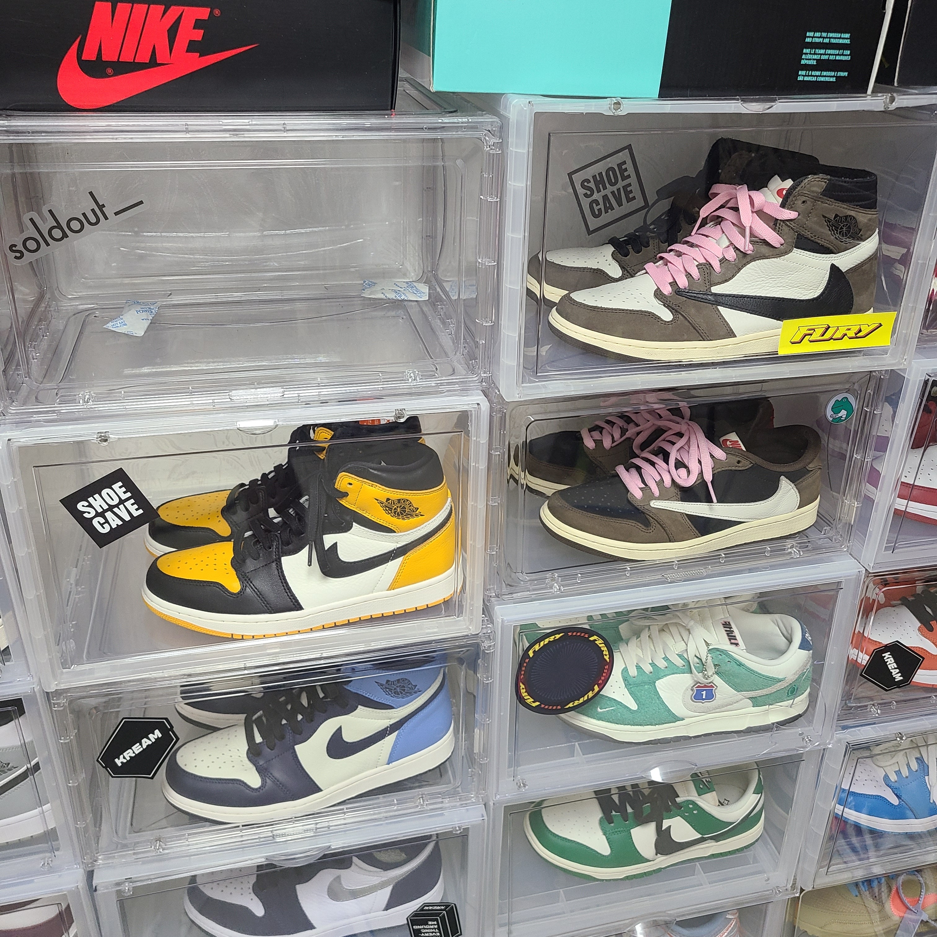 Jordan 1 x Travis Scott Retro High OG SP Mocha 착용 스타일 - 2