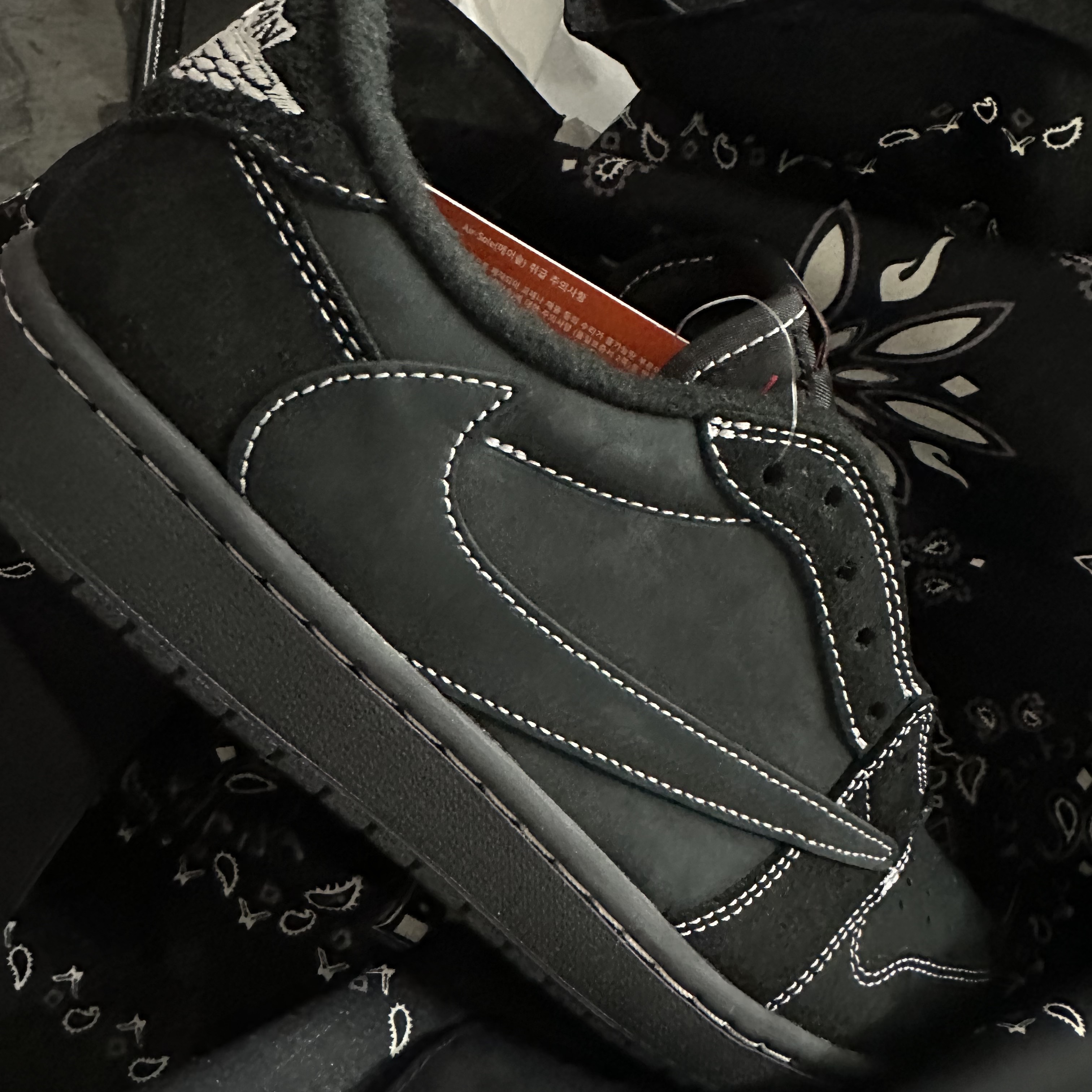 Jordan 1 x Travis Scott Retro Low OG SP Black Phantom 착용 스타일