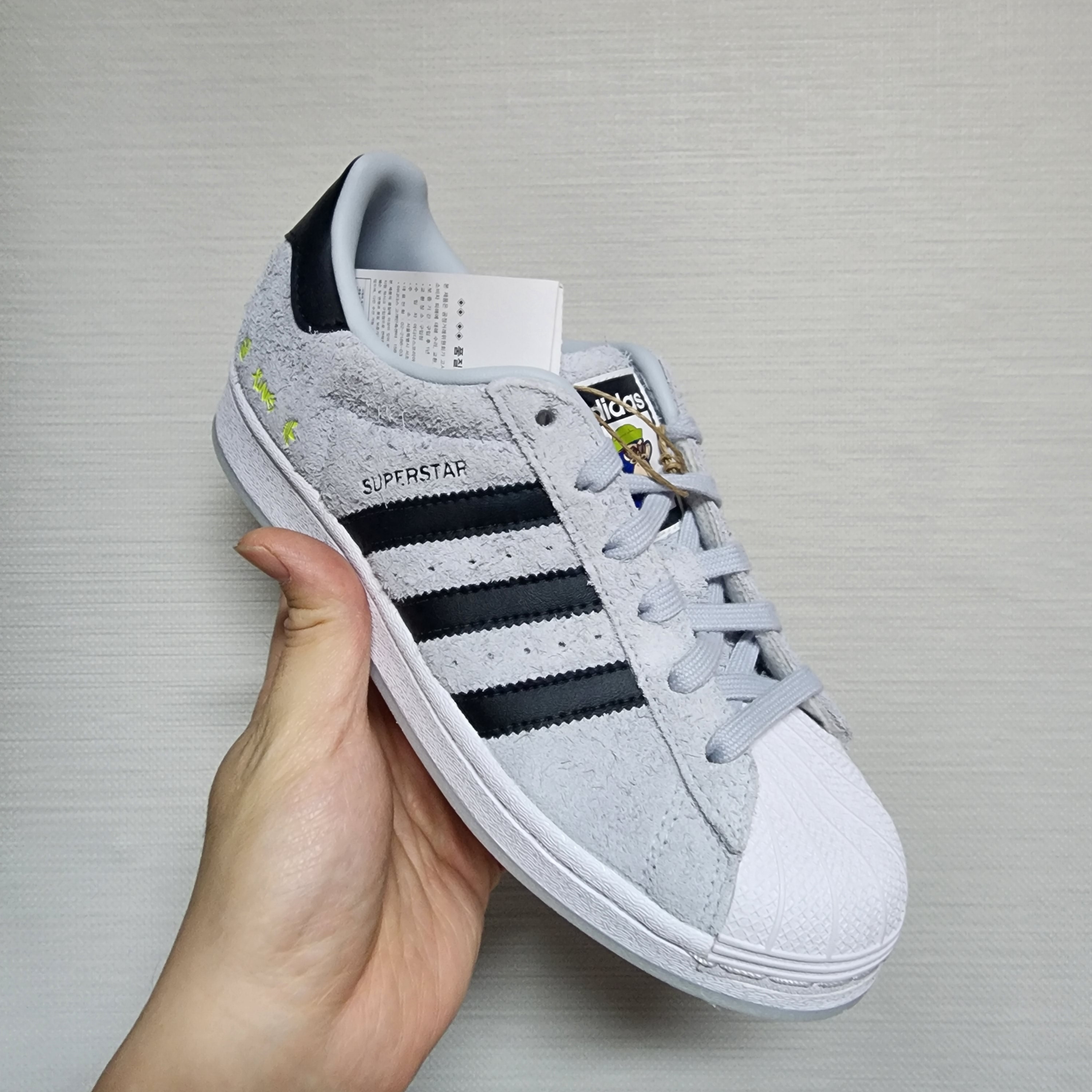 Adidas Superstar Into The Metaverse Halo Blue 착용 스타일