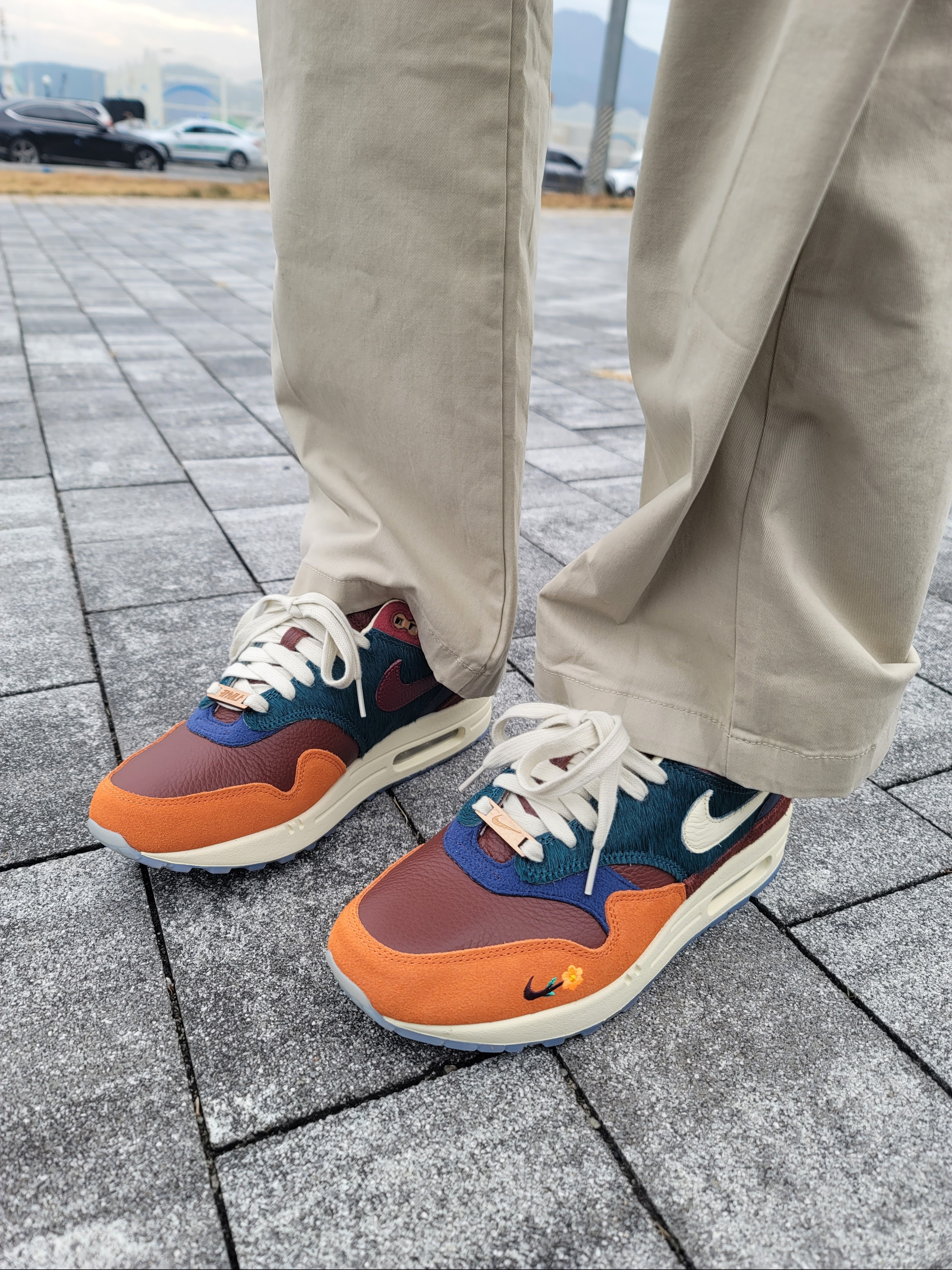 Nike x Kasina Air Max 1 SP Won-Ang Orange, IAB Studio x Asics Fleece Pants Black 착용 스타일 - 2
