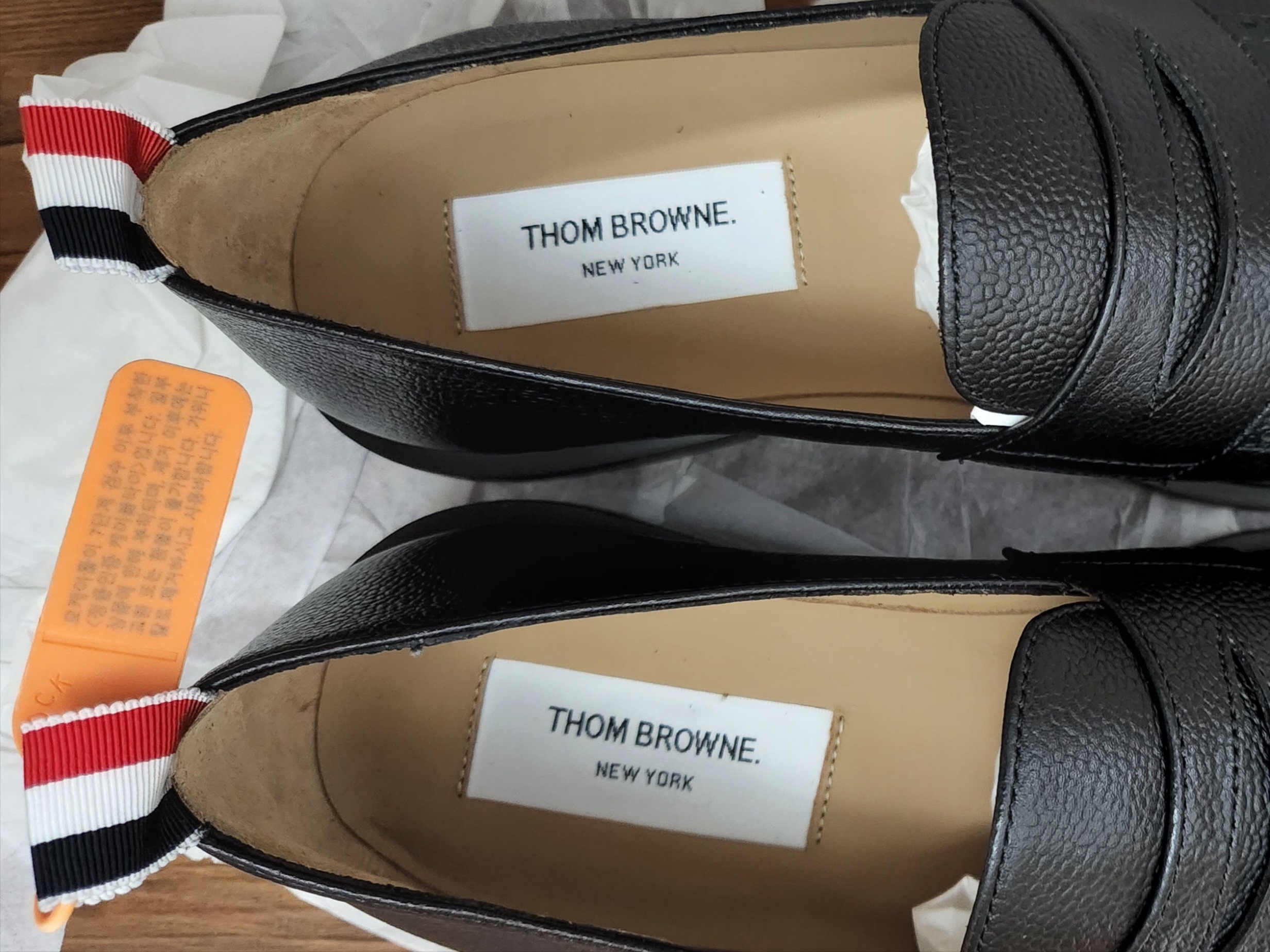 Thom Browne Pebble Grain Rubber Sole Penny Loafer Black 착용 스타일