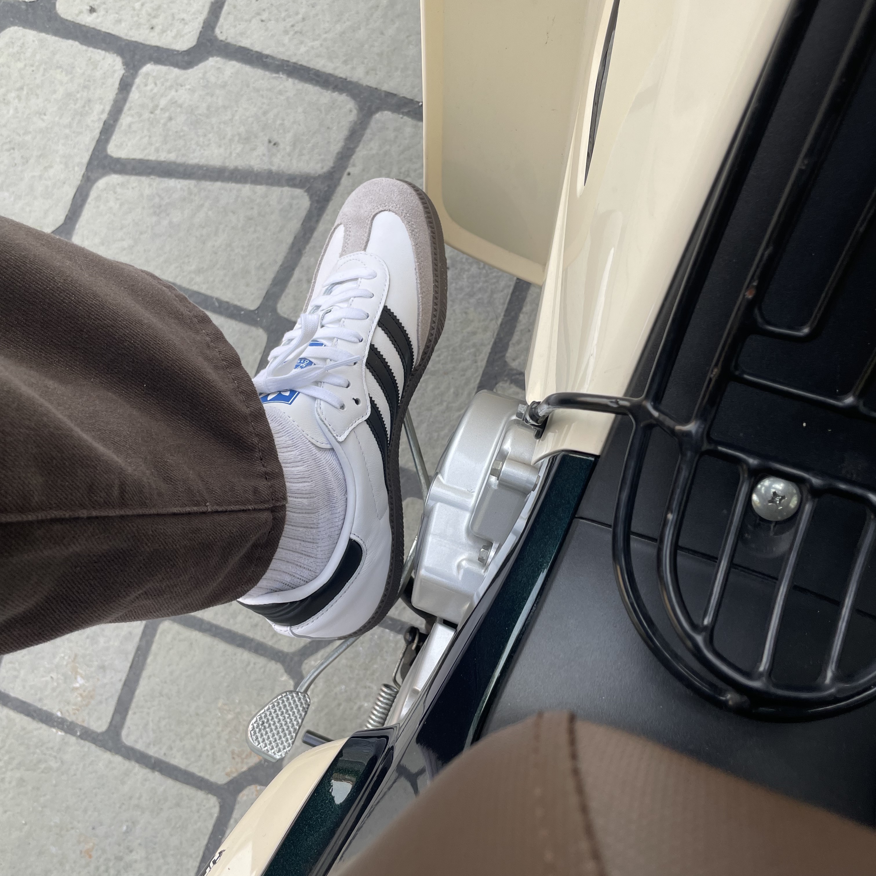 Adidas Samba OG Cloud White 착용 스타일 - 1