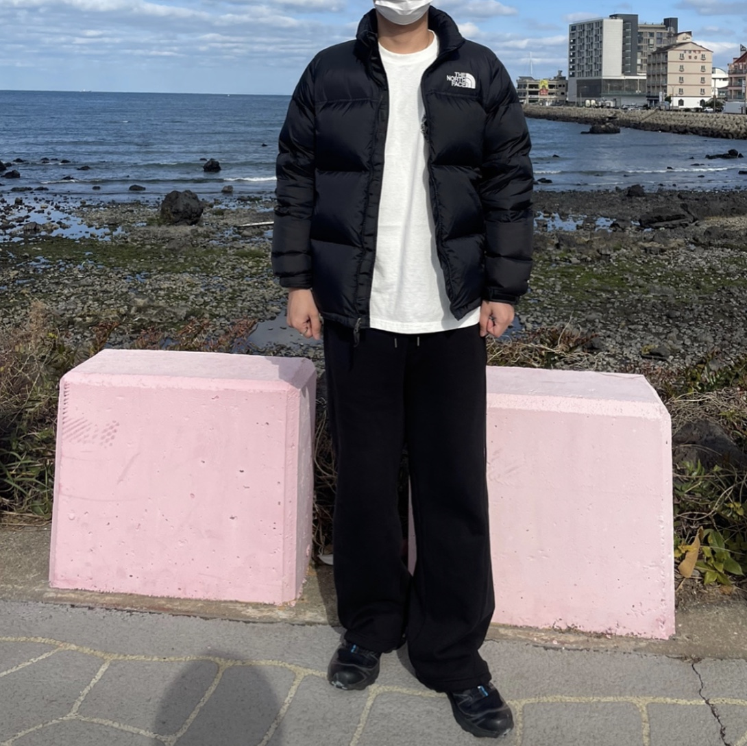 Stussy Beach Roots T-Shirt Natural, The North Face 1996 Eco Nuptse Jacket Black 착용 스타일