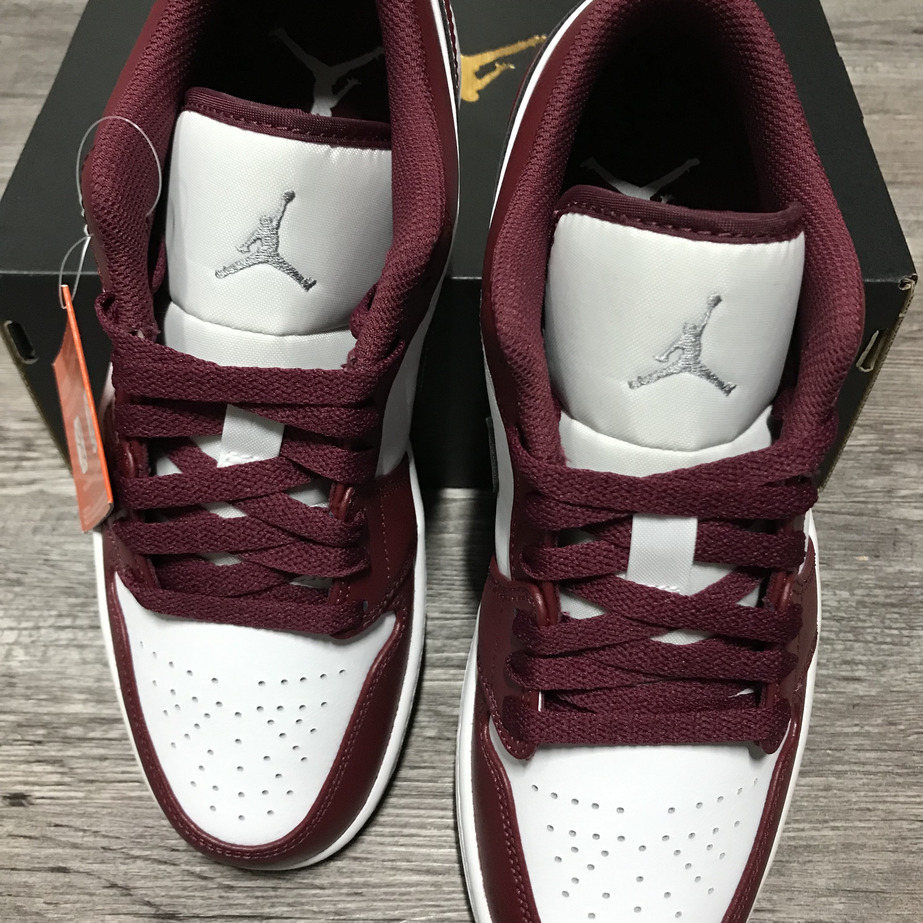 Jordan 1 Low Cherrywood Red 착용 스타일 - 2
