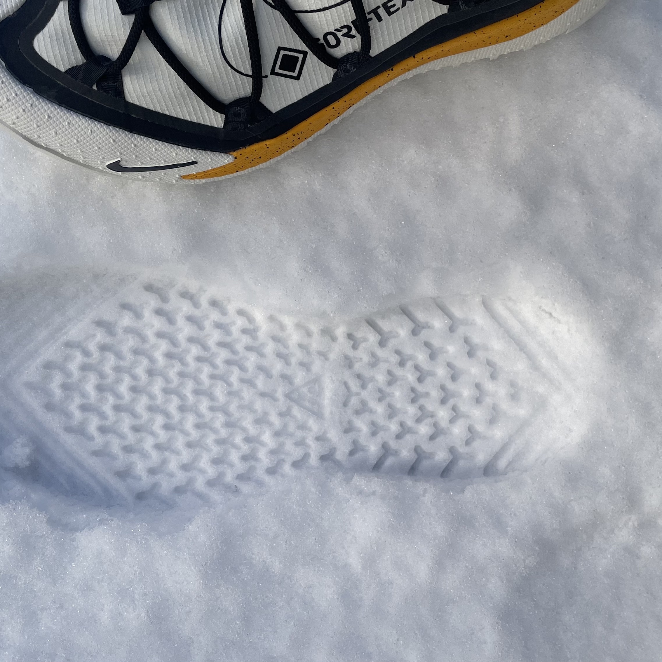 Nike ACG Terra Antarktik Gore-Tex Summit White 착용 스타일