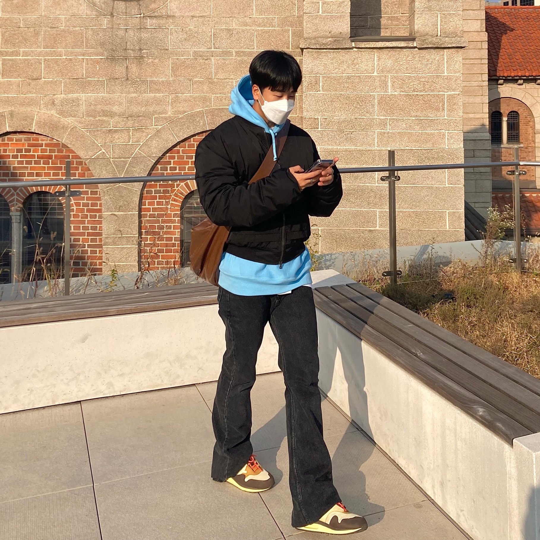 Nike x Travis Scott Air Max 1 Cact.us Brown, Supreme Bandana Box Logo Hooded Sweatshirt Light Blue - 19FW 착용 스타일 - 1