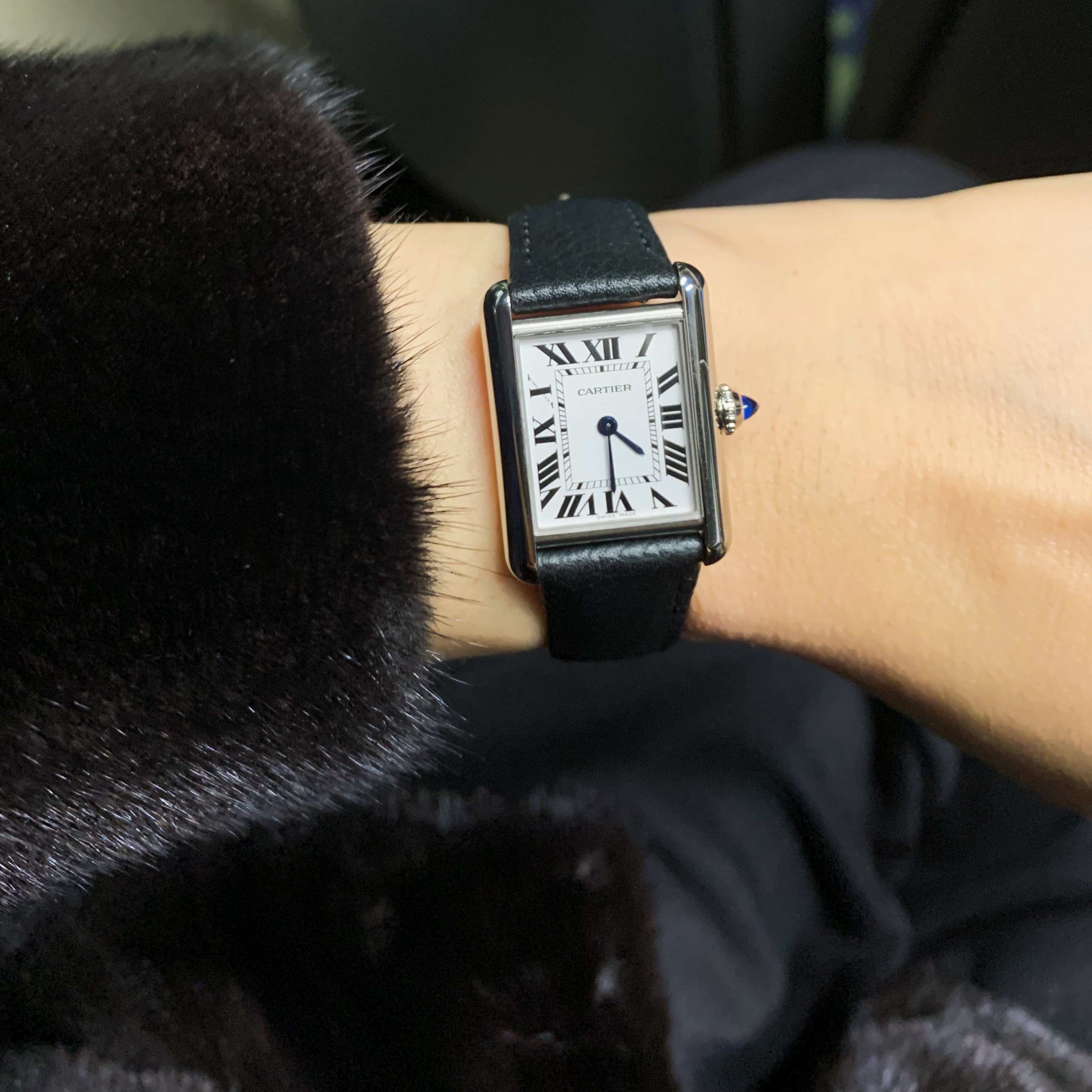 Cartier Tank Must Watch Small Quartz Steel Calfskin Black 착용 스타일