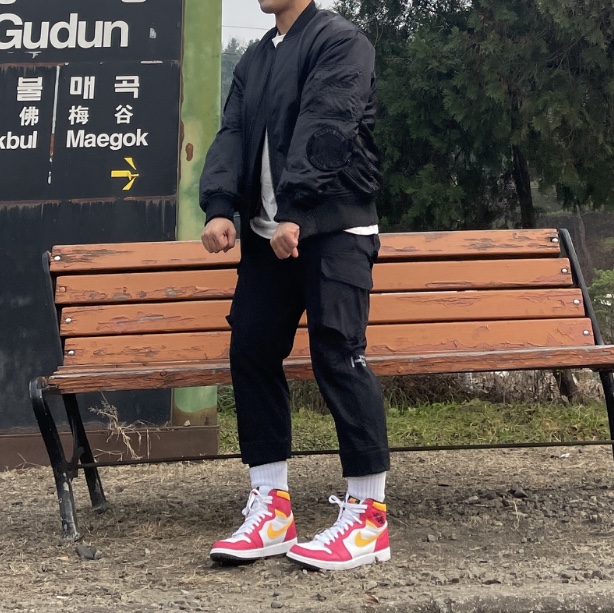 Jordan 1 Retro High OG Light Fusion Red 착용 스타일