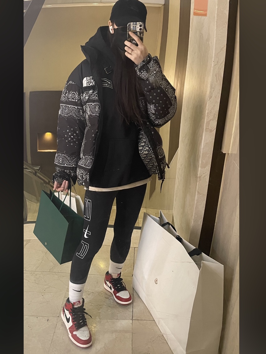 Nike x Stussy NRG RA Washed Pullover Hoodie Black (DN4028-010), The North Face 1996 Novelty Nuptse Jacket Real Black 착용 스타일 - 1