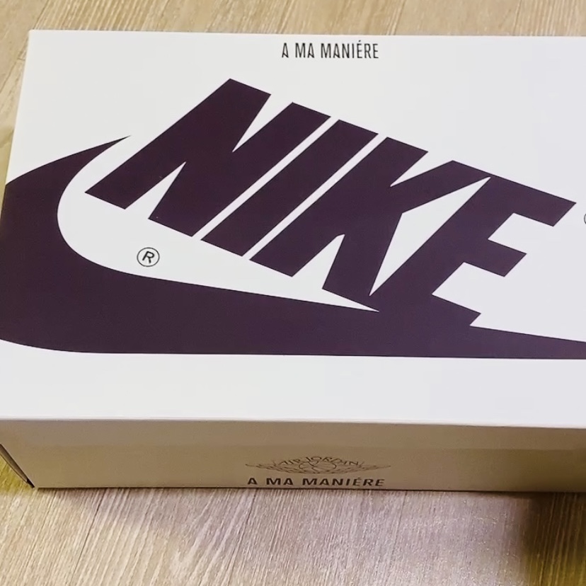 Jordan 1 x A Ma Maniere Retro High OG SP Sail and Burgundy 착용 스타일 - 1