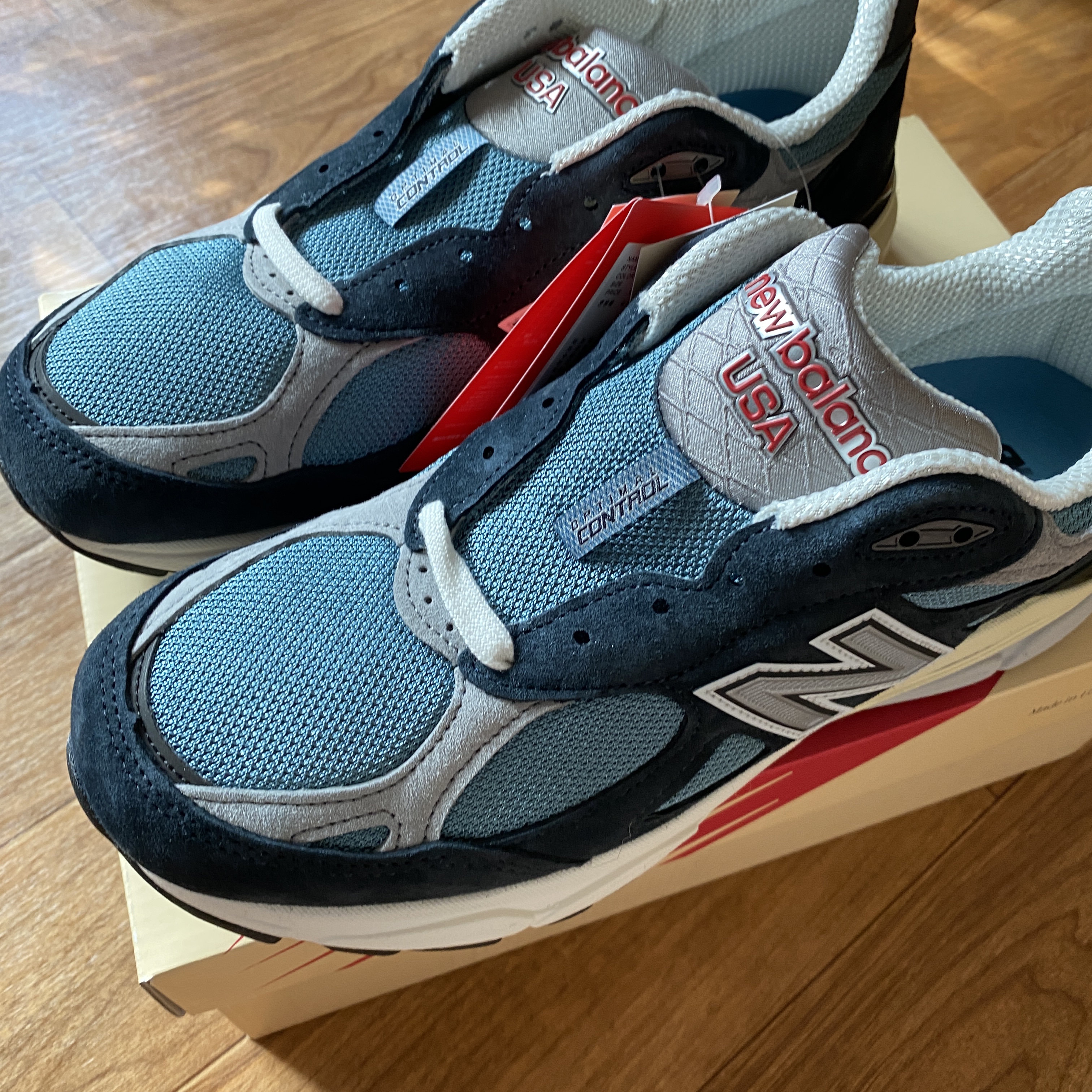 New Balance 990v3 Made in USA Navy Spring Tide 착용 스타일