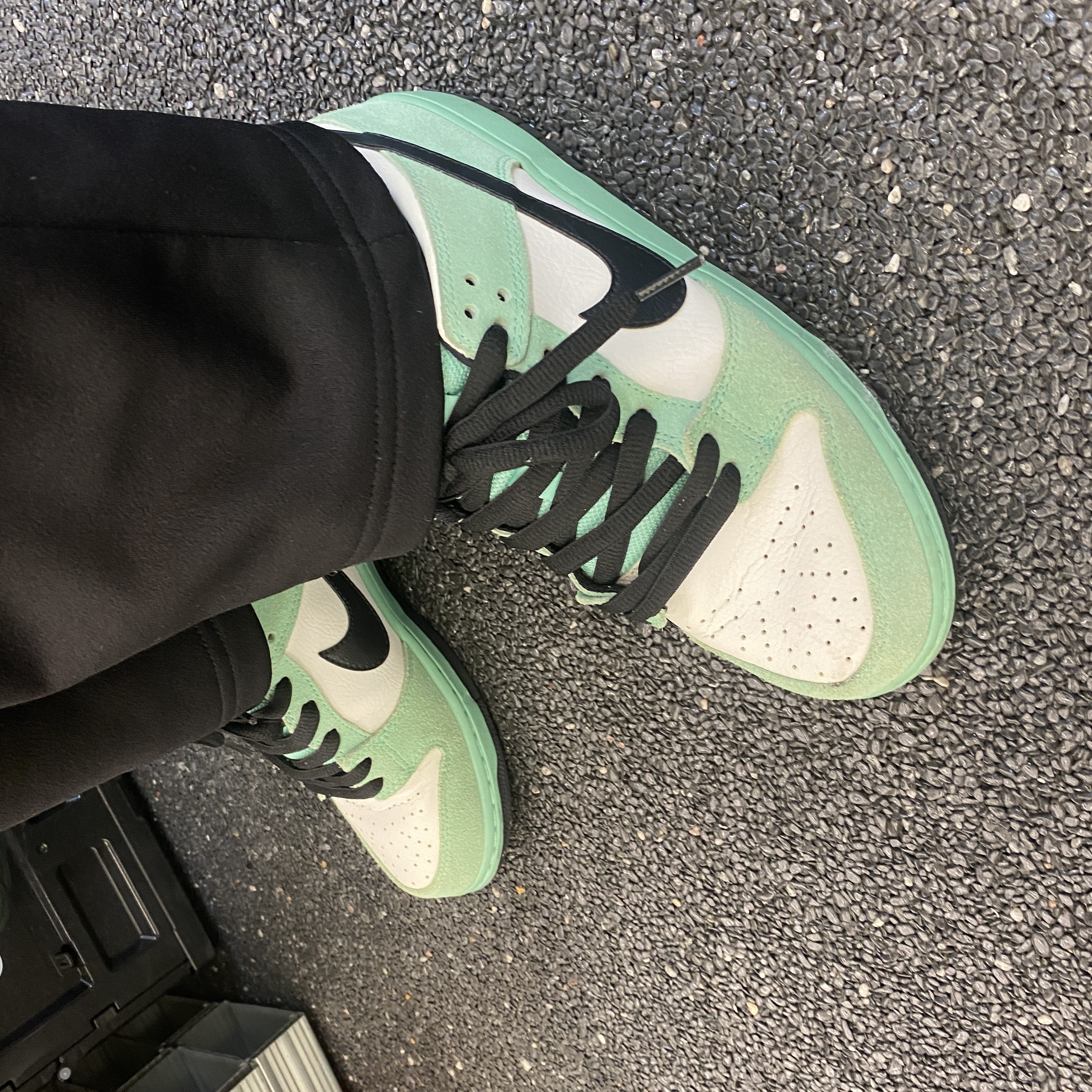 Nike Dunk SB Low Sea Crystal 착용 스타일