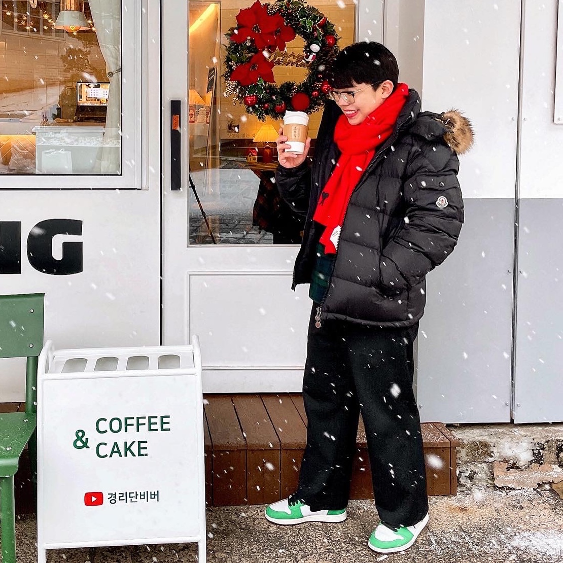Moncler Mayaf Short Down Jacket Black - 22FW, (W) Jordan 1 Retro High OG Lucky Green 착용 스타일 - 2