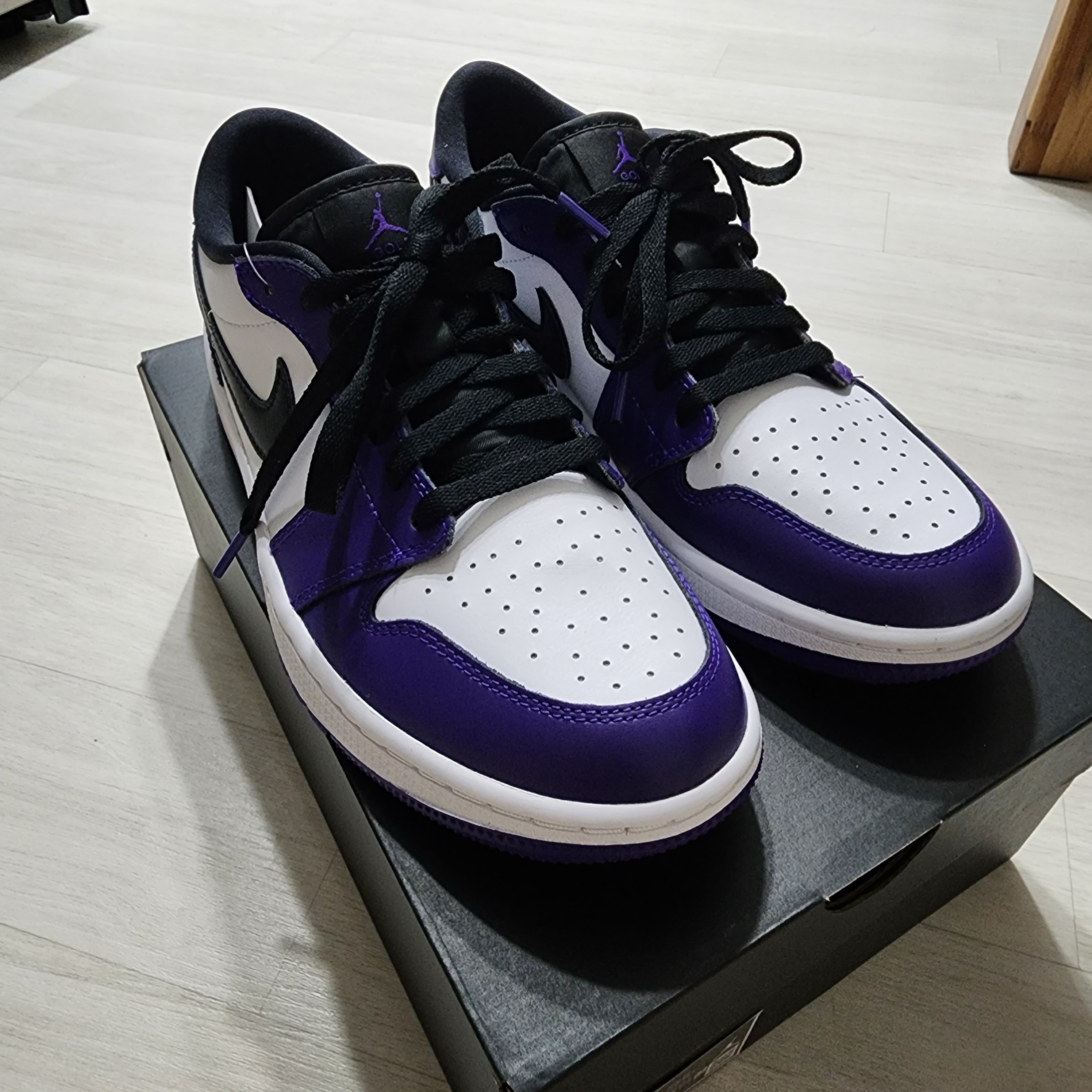 Jordan 1 Low Golf Court Purple 착용 스타일 - 4