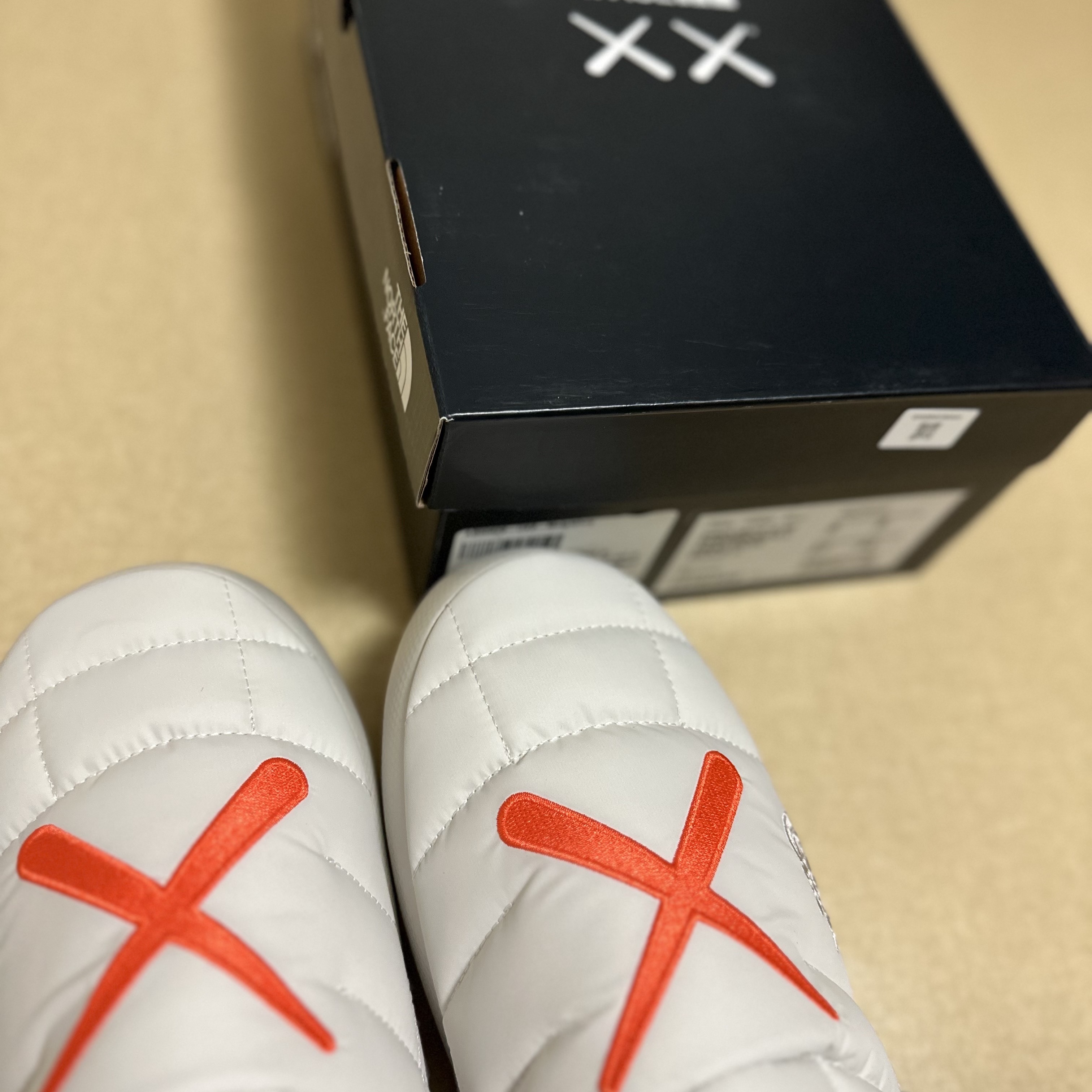 The North Face x Kaws Thermoball Traction Mule VS Moonlight Ivory Orange - 22FW 착용 스타일