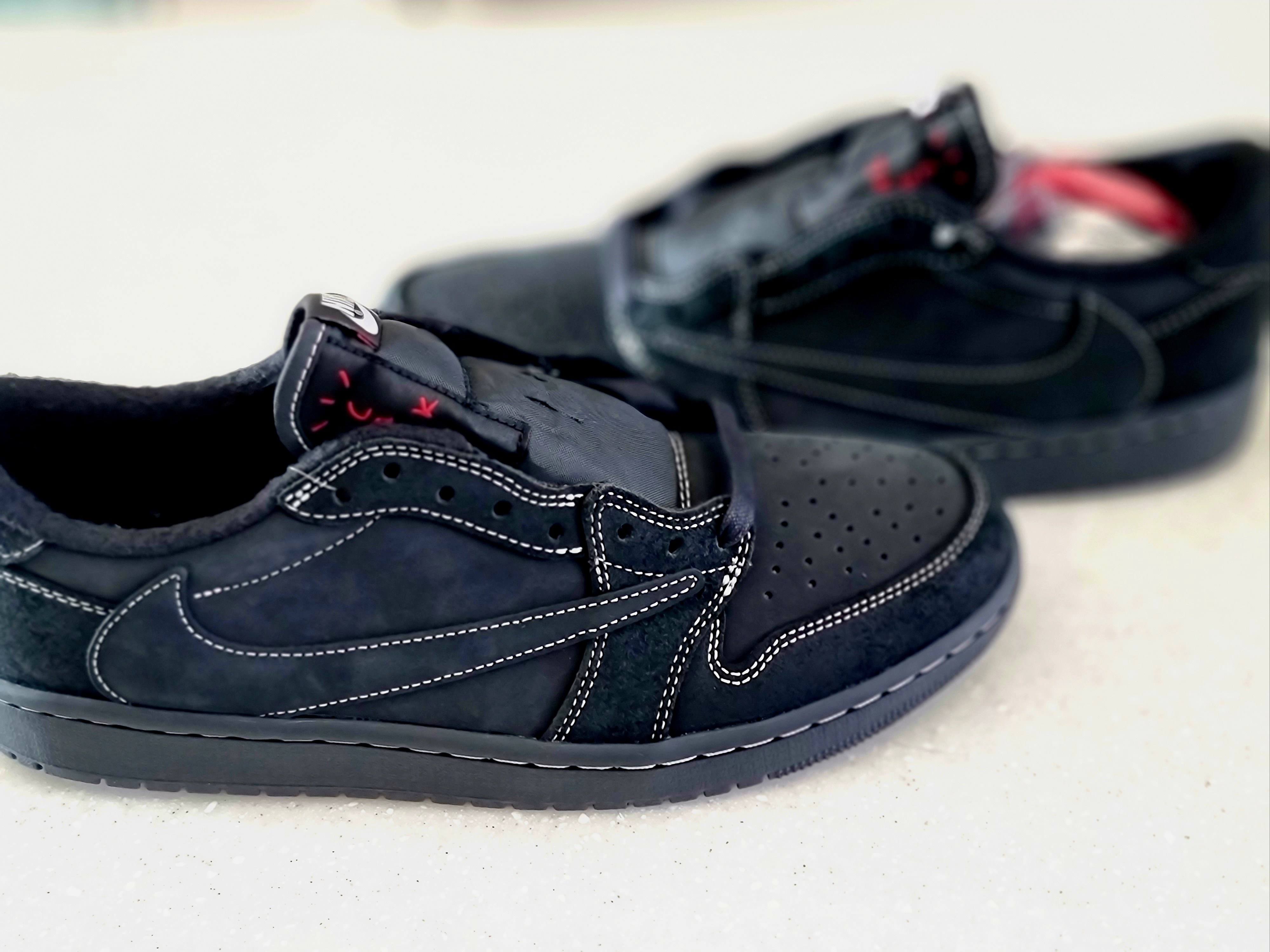 Jordan 1 x Travis Scott Retro Low OG SP Black Phantom 착용 스타일 - 2