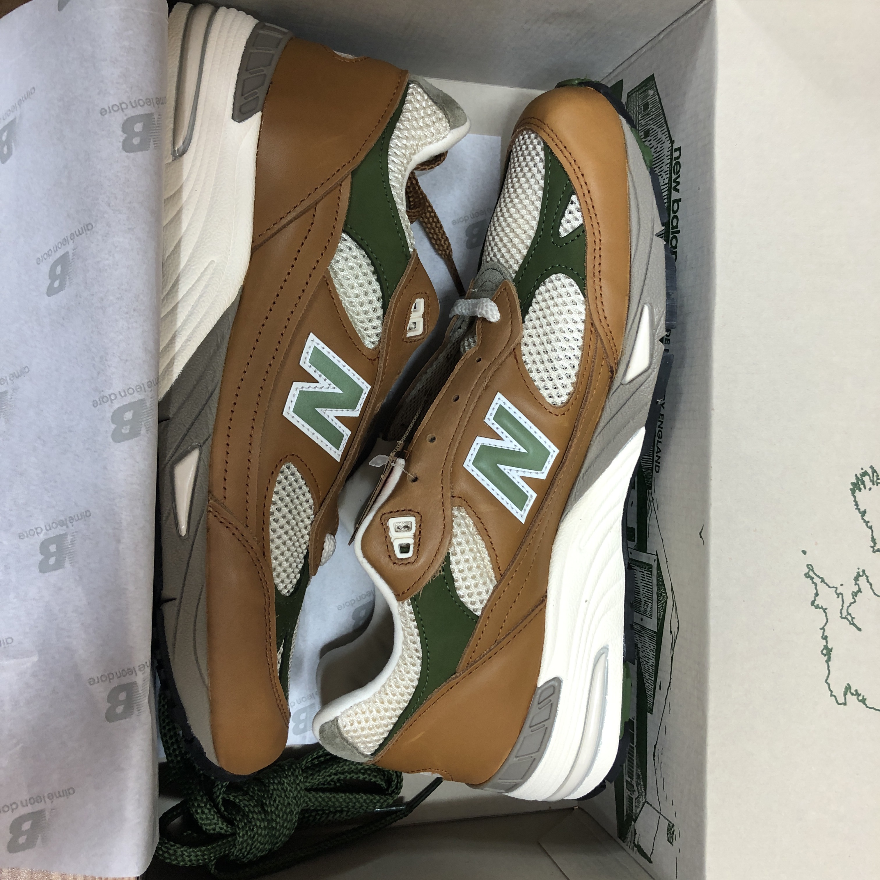 New Balance x Aime Leon Dore 991 Made in UK Tan 착용 스타일 - 1