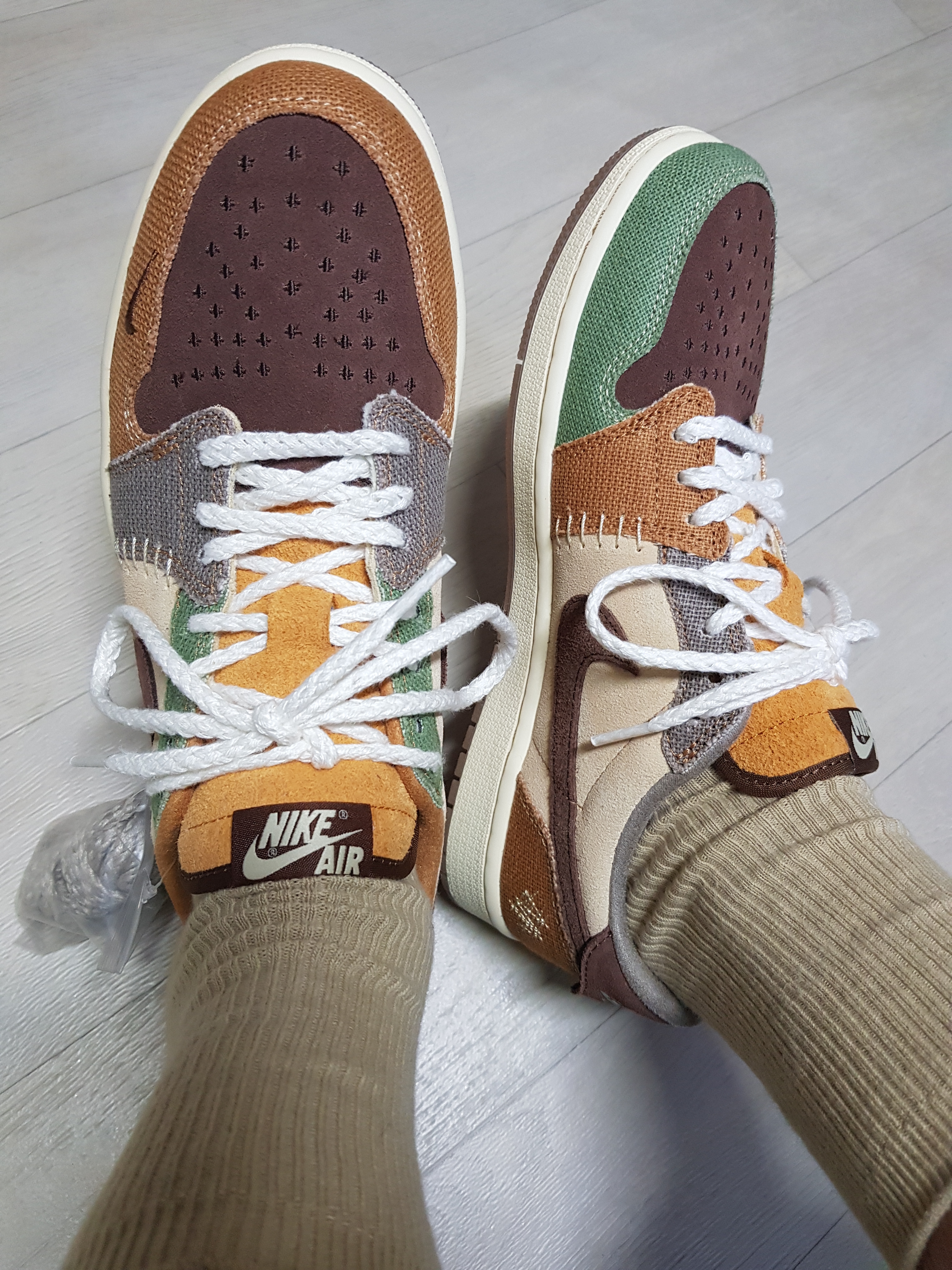 Jordan 1 x Zion Williamson Retro Low OG Flax and Oil Green 착용 스타일