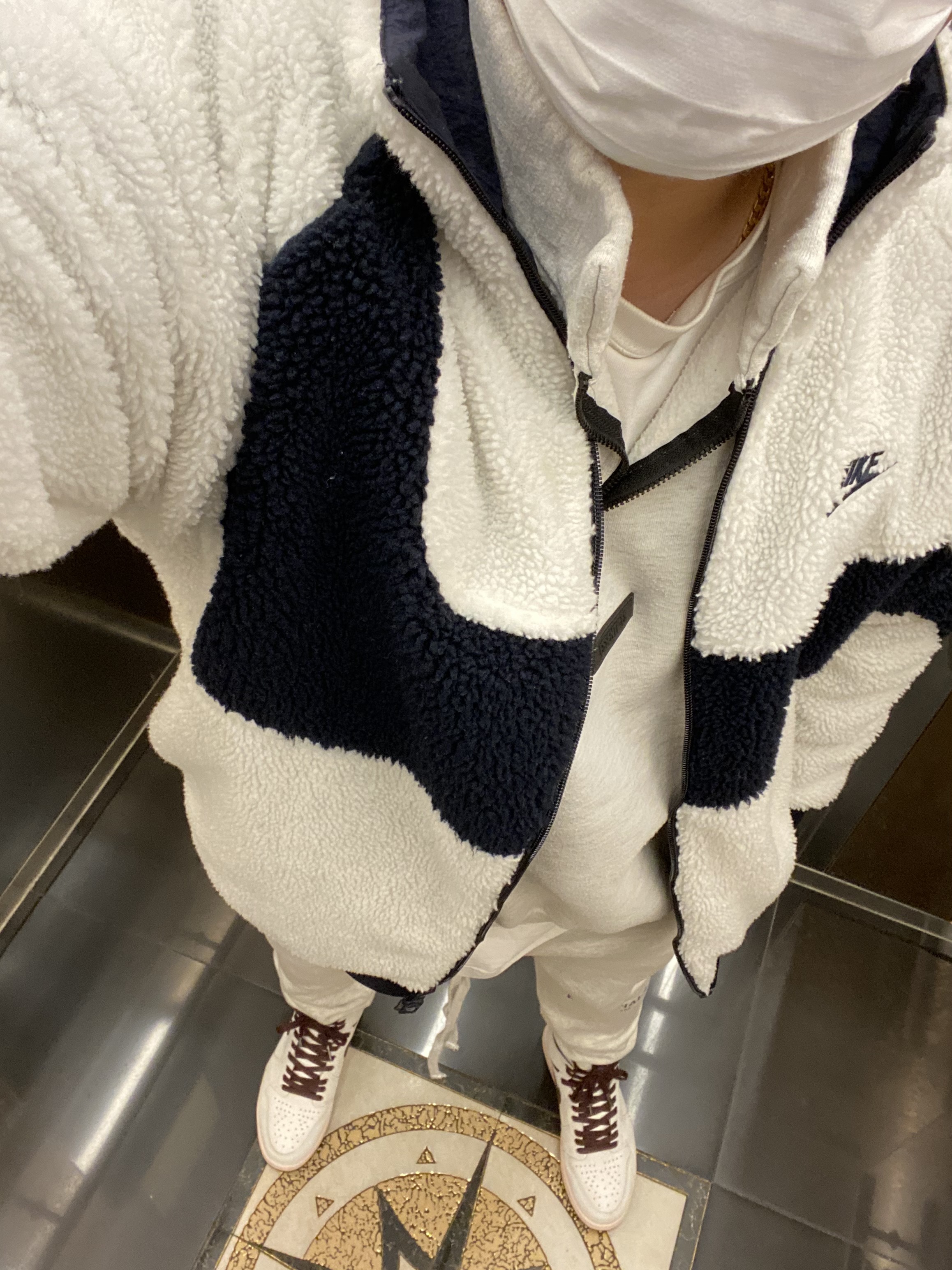 Jordan 1 x A Ma Maniere Retro High OG SP Sail and Burgundy, Essentials Sweatpants Oatmeal - 21SS 착용 스타일