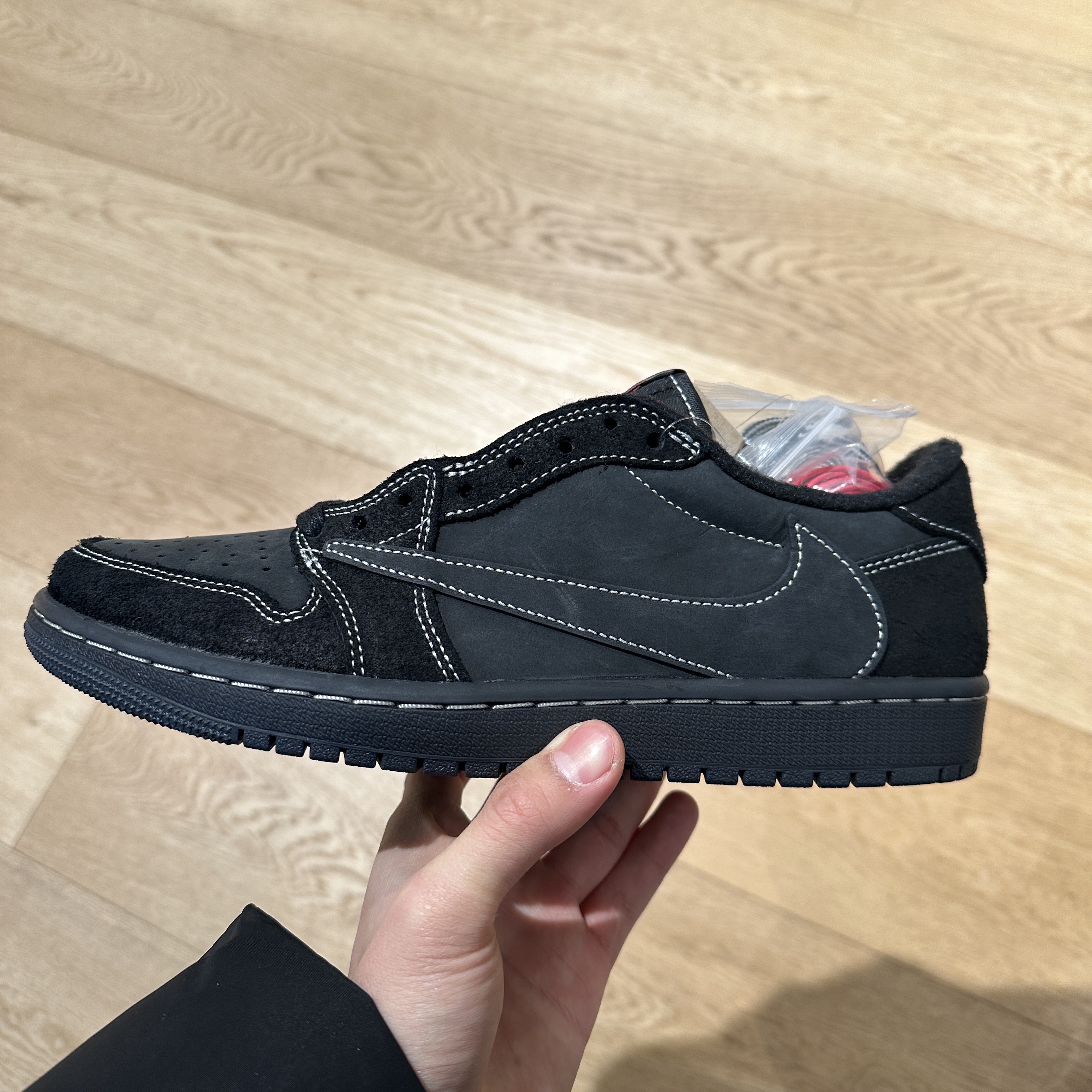 Jordan 1 x Travis Scott Retro Low OG SP Black Phantom 착용 스타일 - 1