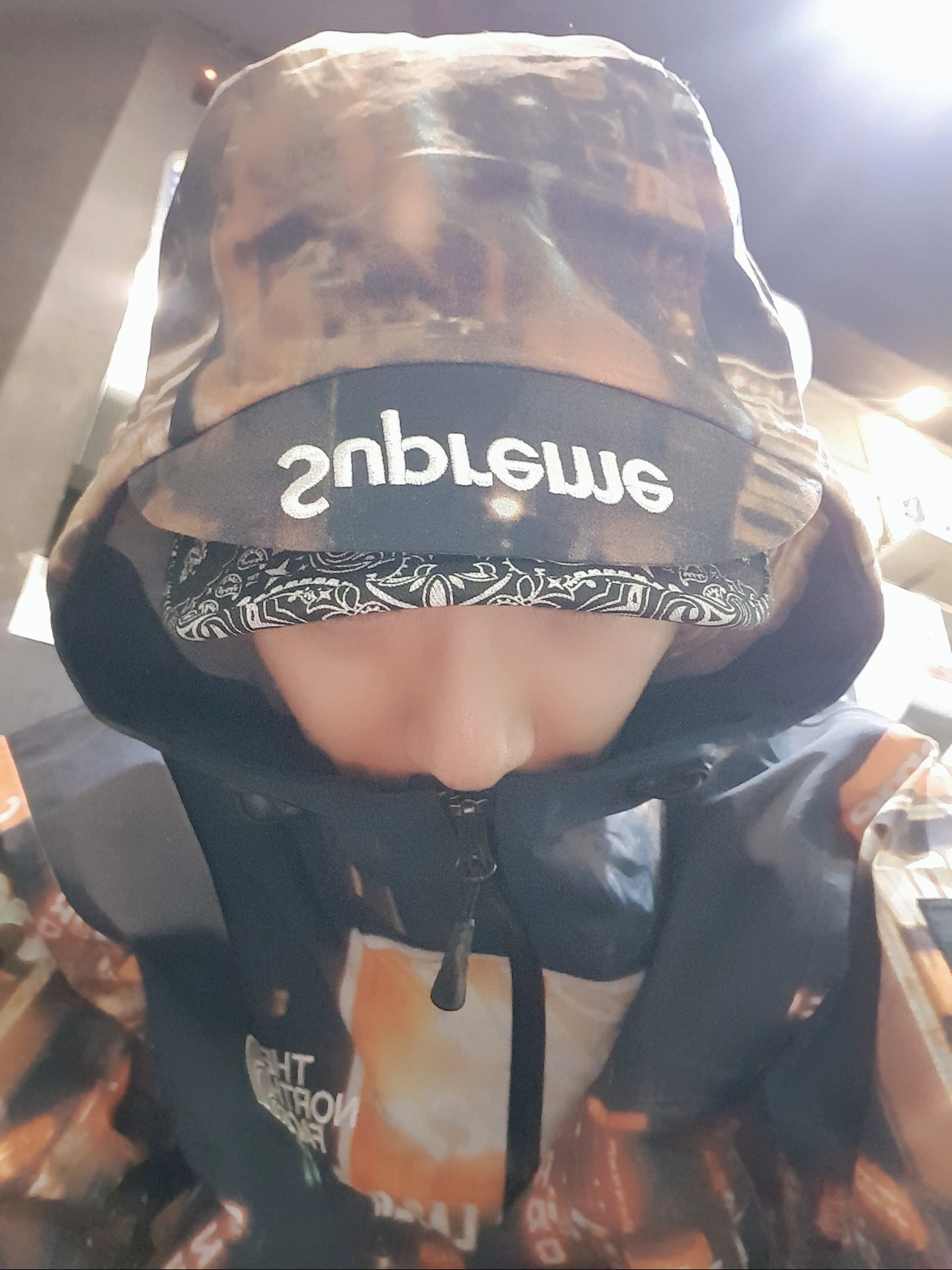 Supreme x The North Face Taped Seam Shell Jacket Times Square - 22FW 착용 스타일 - 1