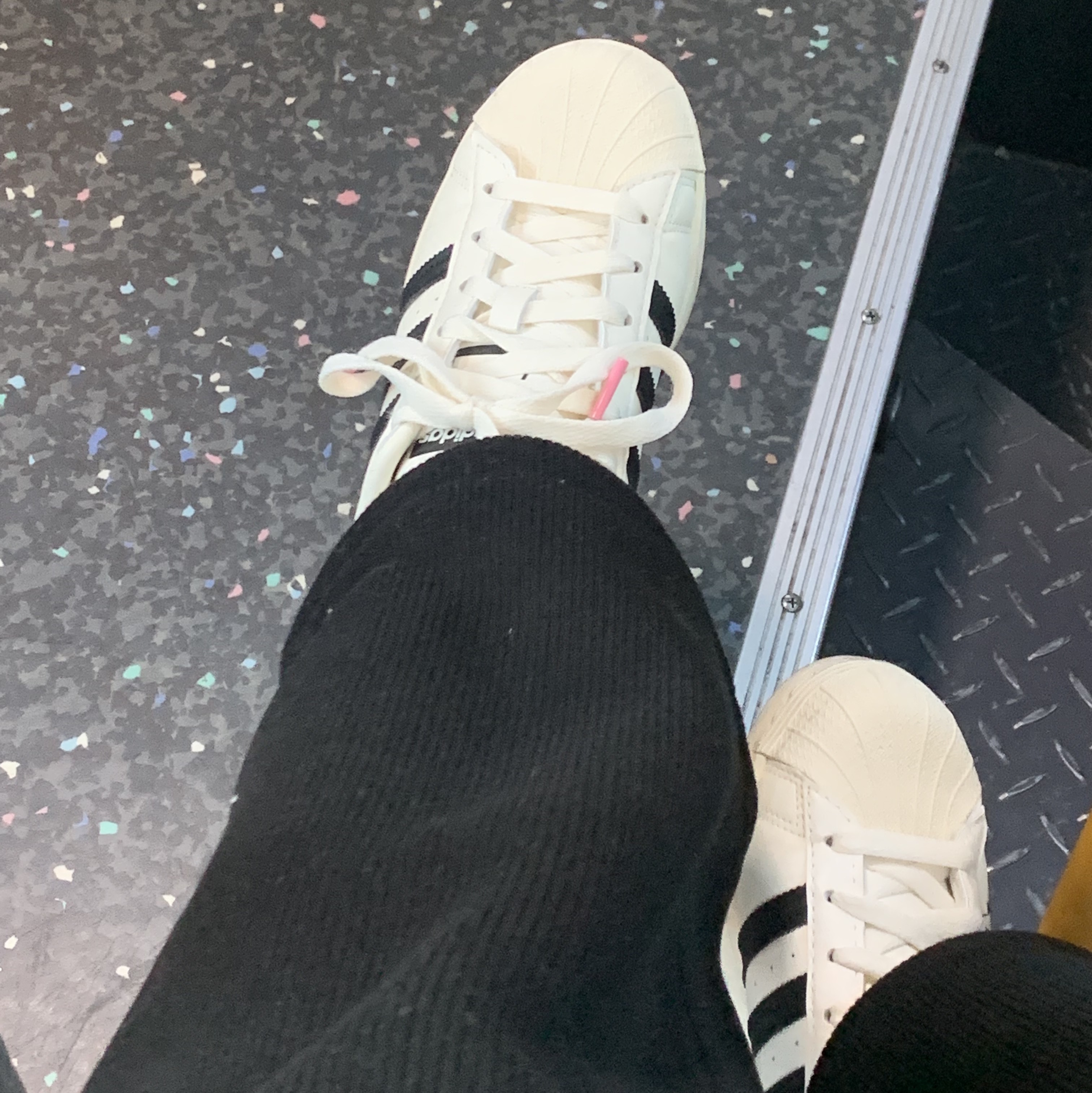 (J) Adidas x Andre Saraiva Superstar Cream White Core Black 착용 스타일