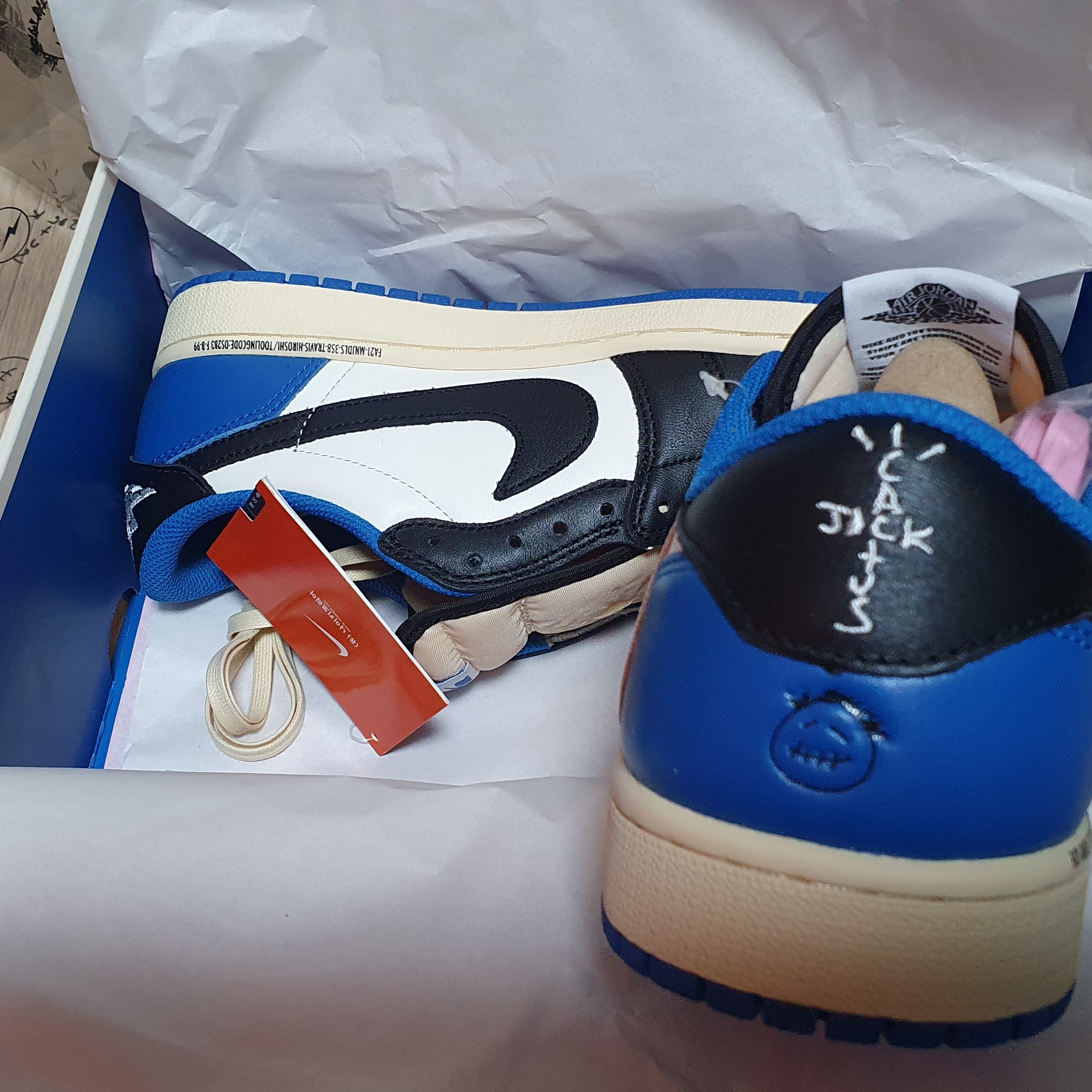 Jordan 1 x Travis Scott x Fragment Retro Low OG SP Military Blue 착용 스타일 - 5