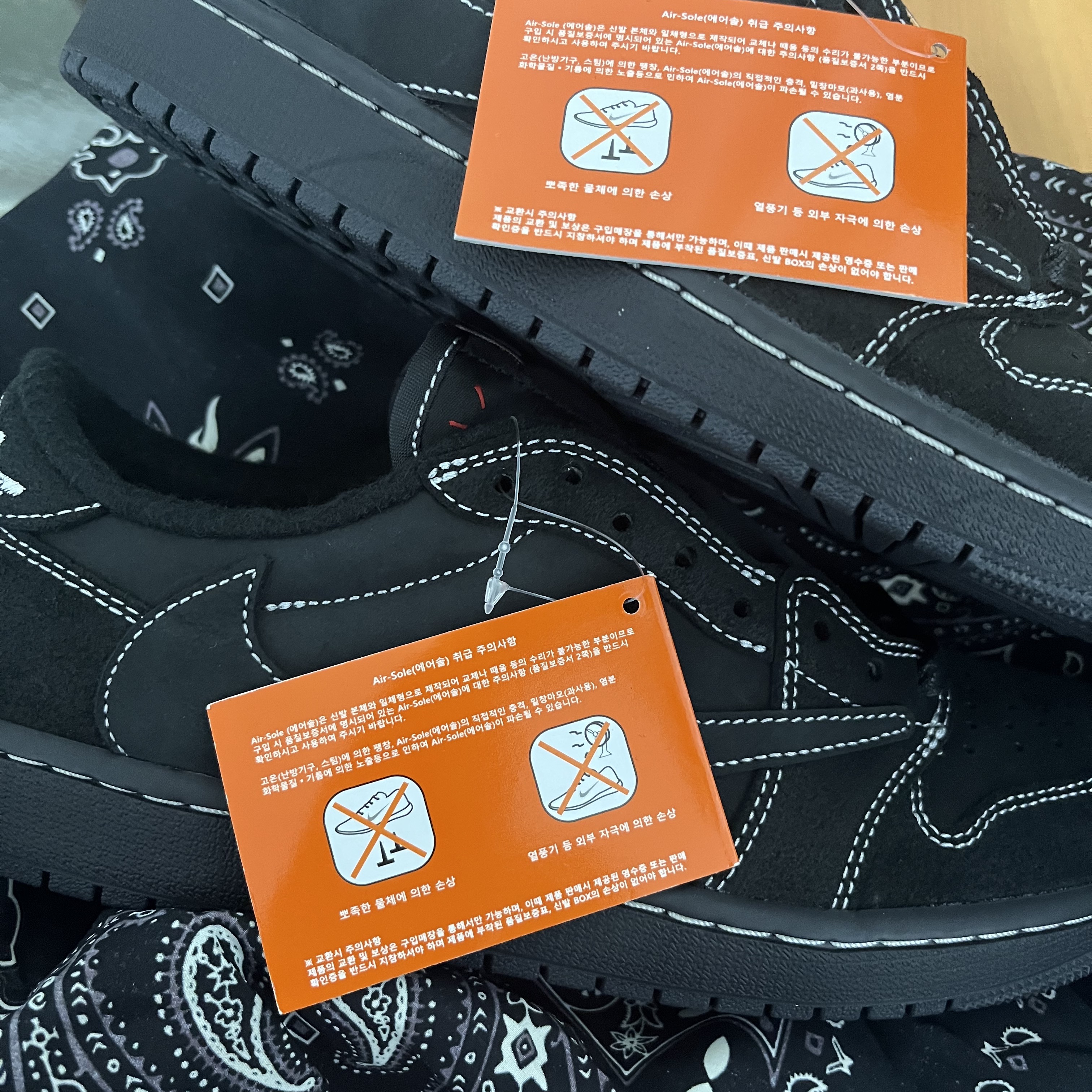 Jordan 1 x Travis Scott Retro Low OG SP Black Phantom 착용 스타일